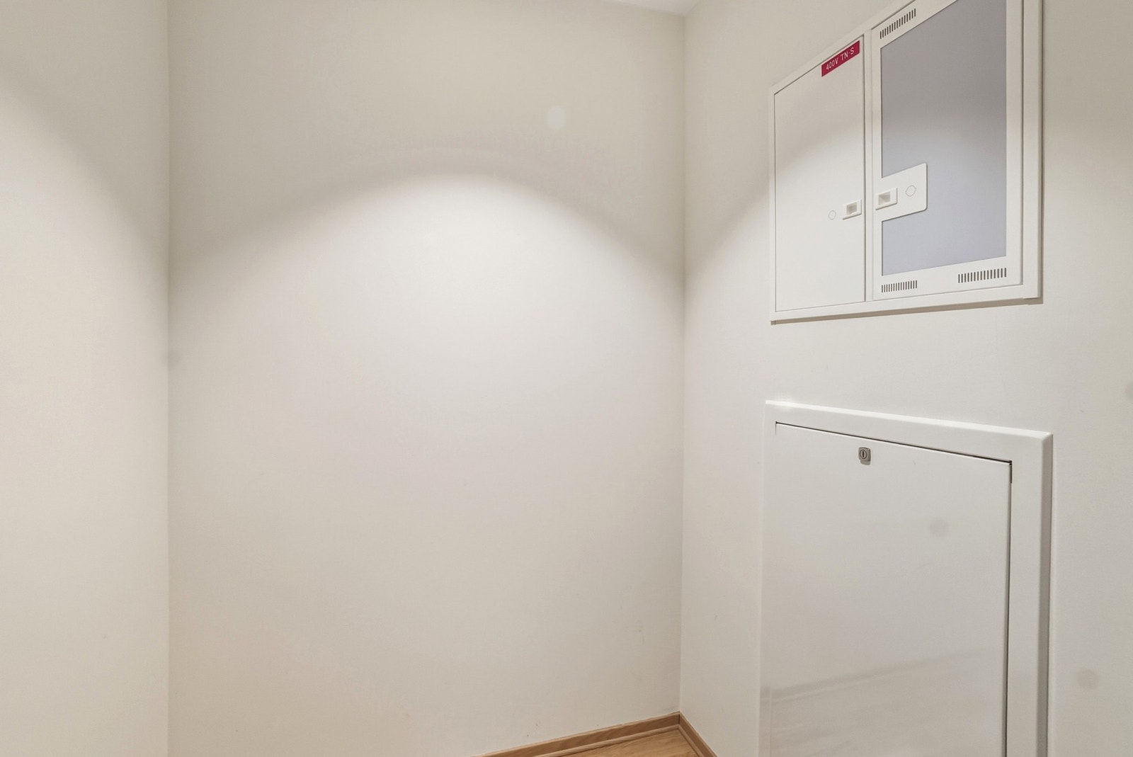 Ved entré er det en praktisk bod/teknisk for lagning Galleribilde