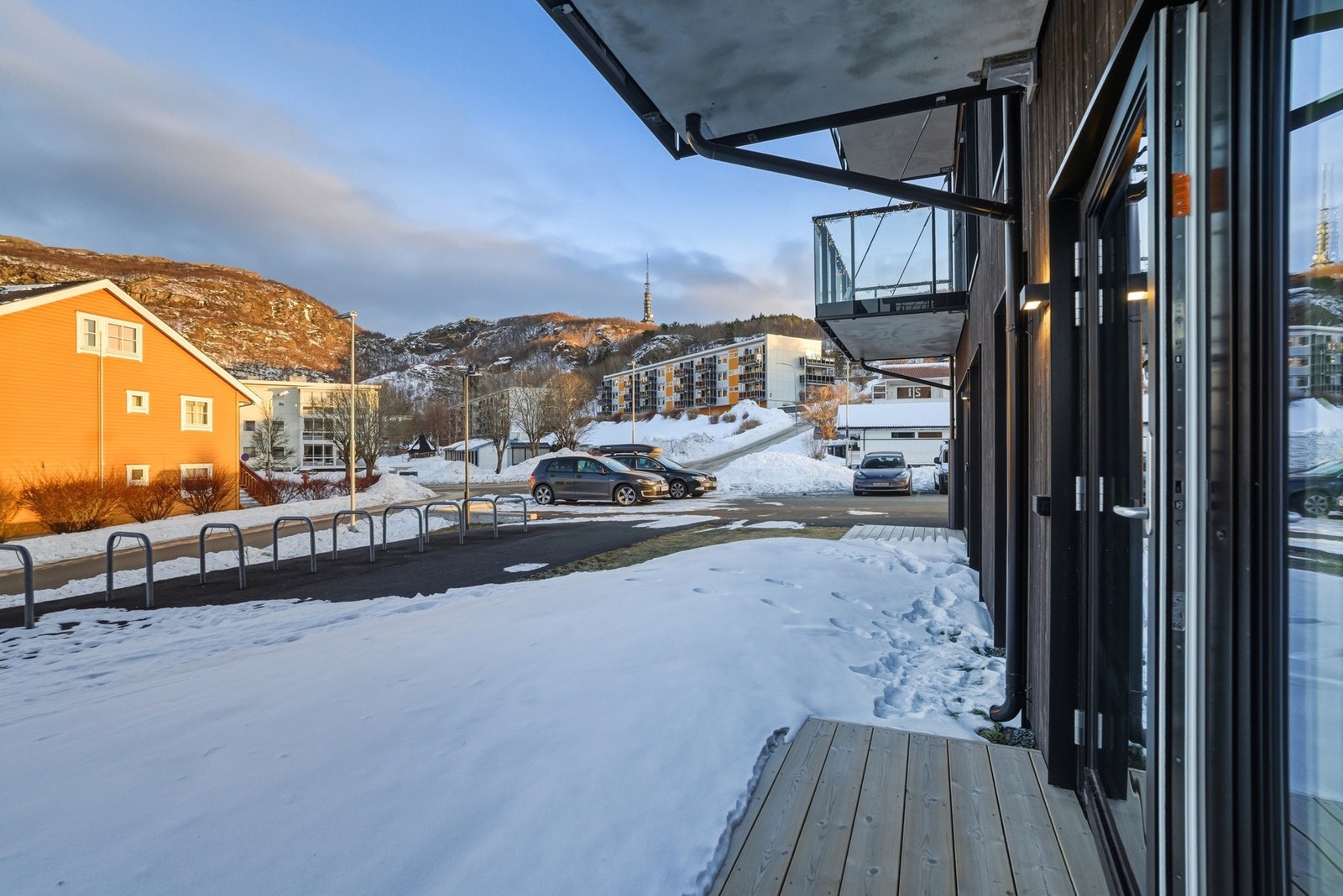 Fra stuen er det direkte utgang til platting Galleribilde