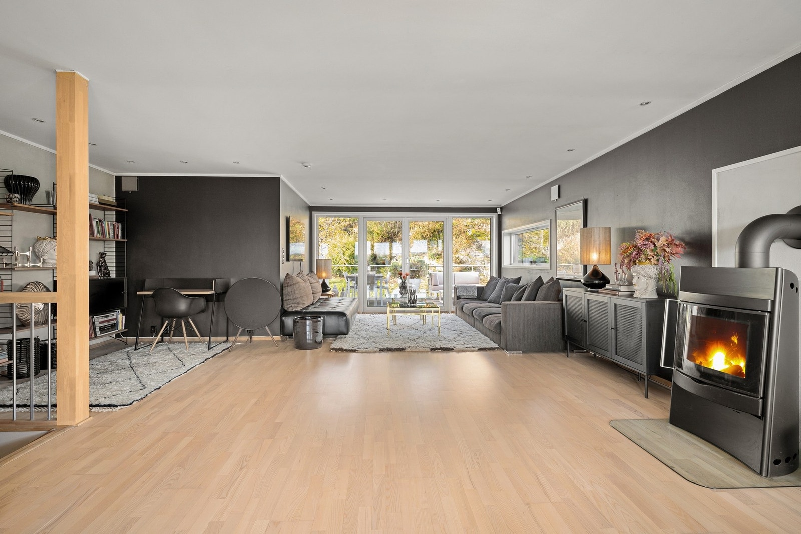 Bolig fremstår med normal god standard på innredning og utstyr, hovedsakelig fra byggeår 2008. Galleribilde