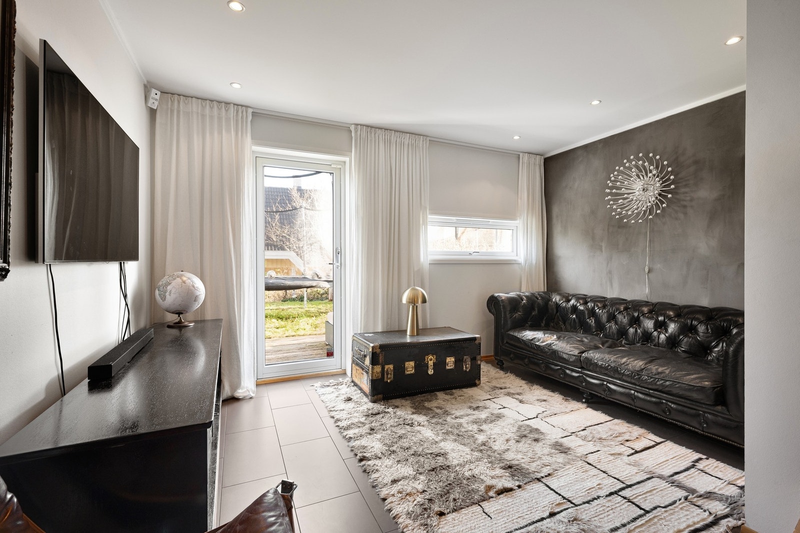 Rommet kan også med enkle grep gjøres om til soverom. Galleribilde