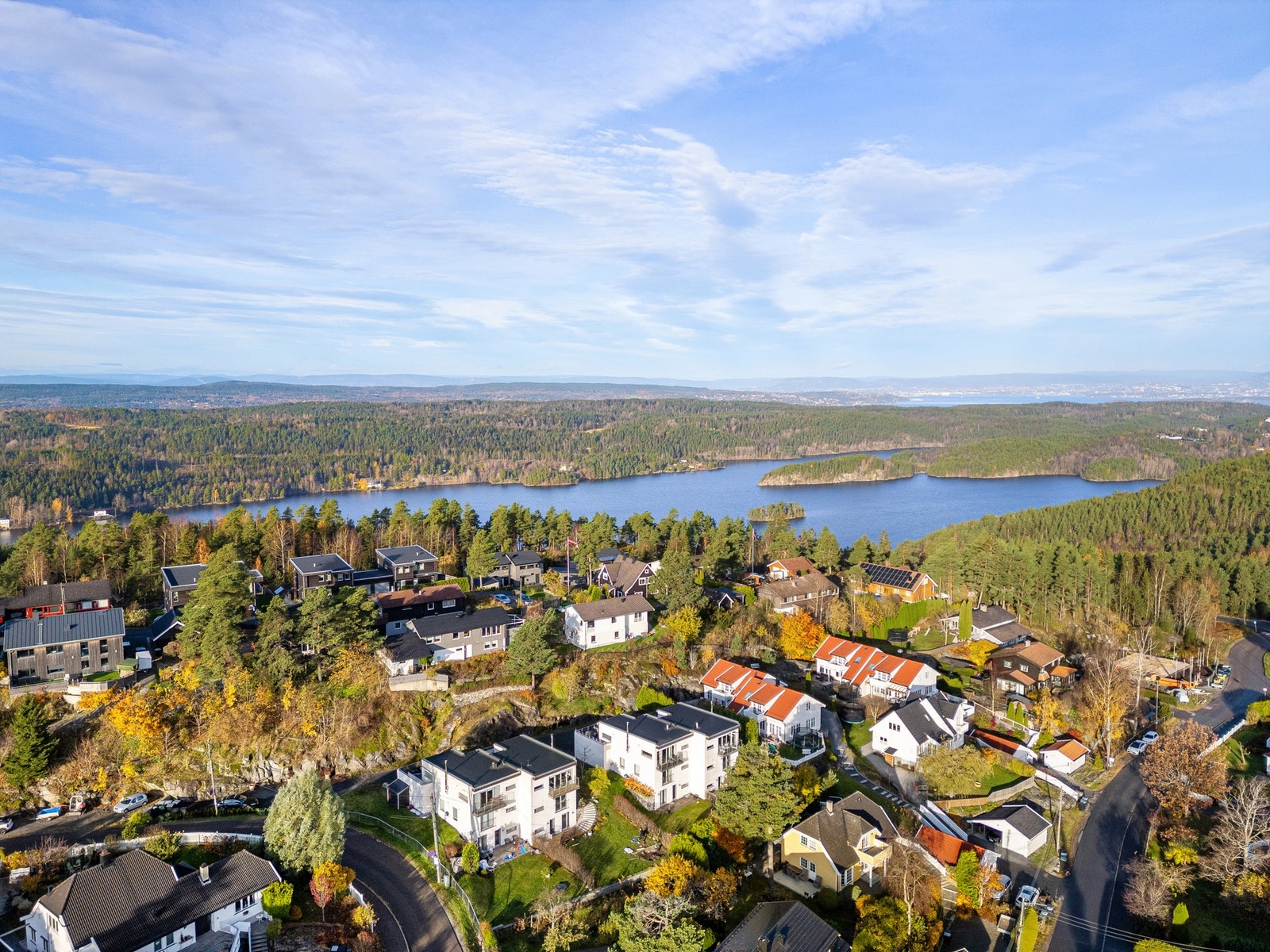 Populært og barnevennlig bomiljø med gangavstand til skoler, barnehager og flotte turområder. Galleribilde