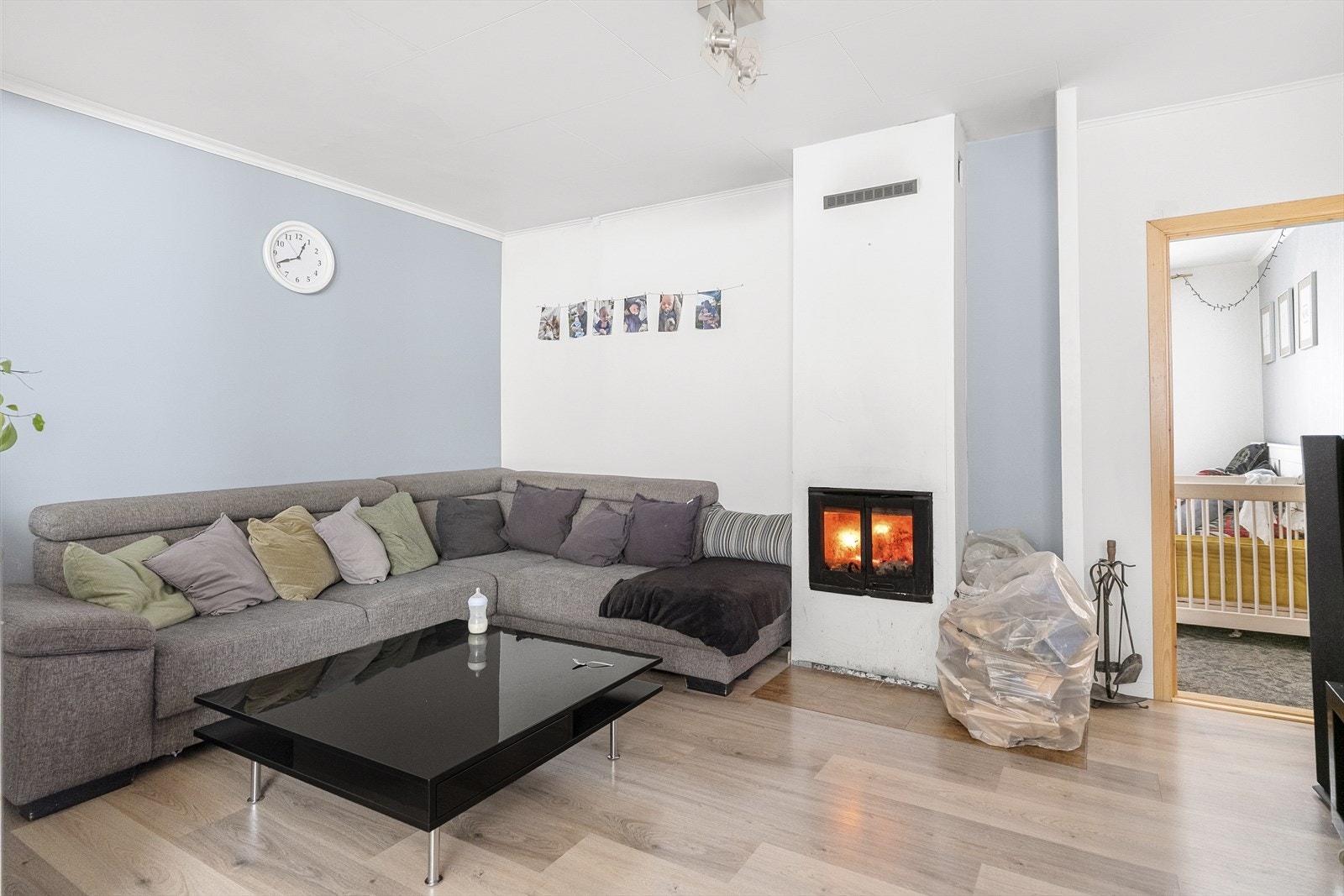 Stue med peisovn. Galleribilde