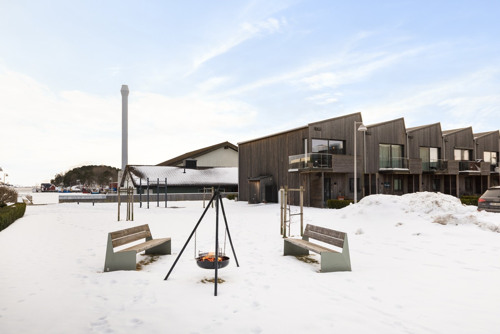 Fellesarealer med koselig bålpanne. Galleribilde