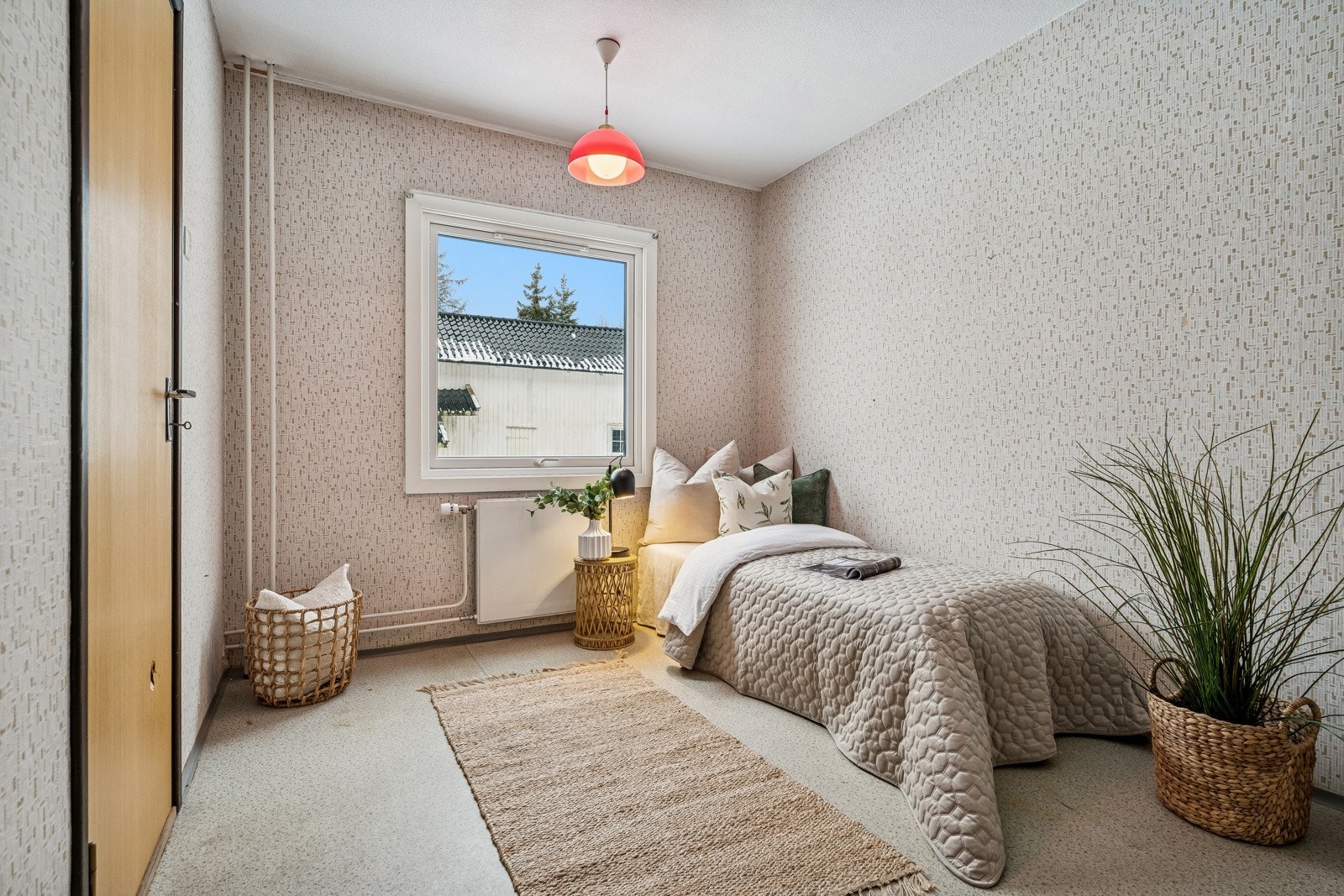 Soverom I - Leiligheten har i dag 3 soverom, hvor alle er innredet med plassbygd garderobe. Galleribilde