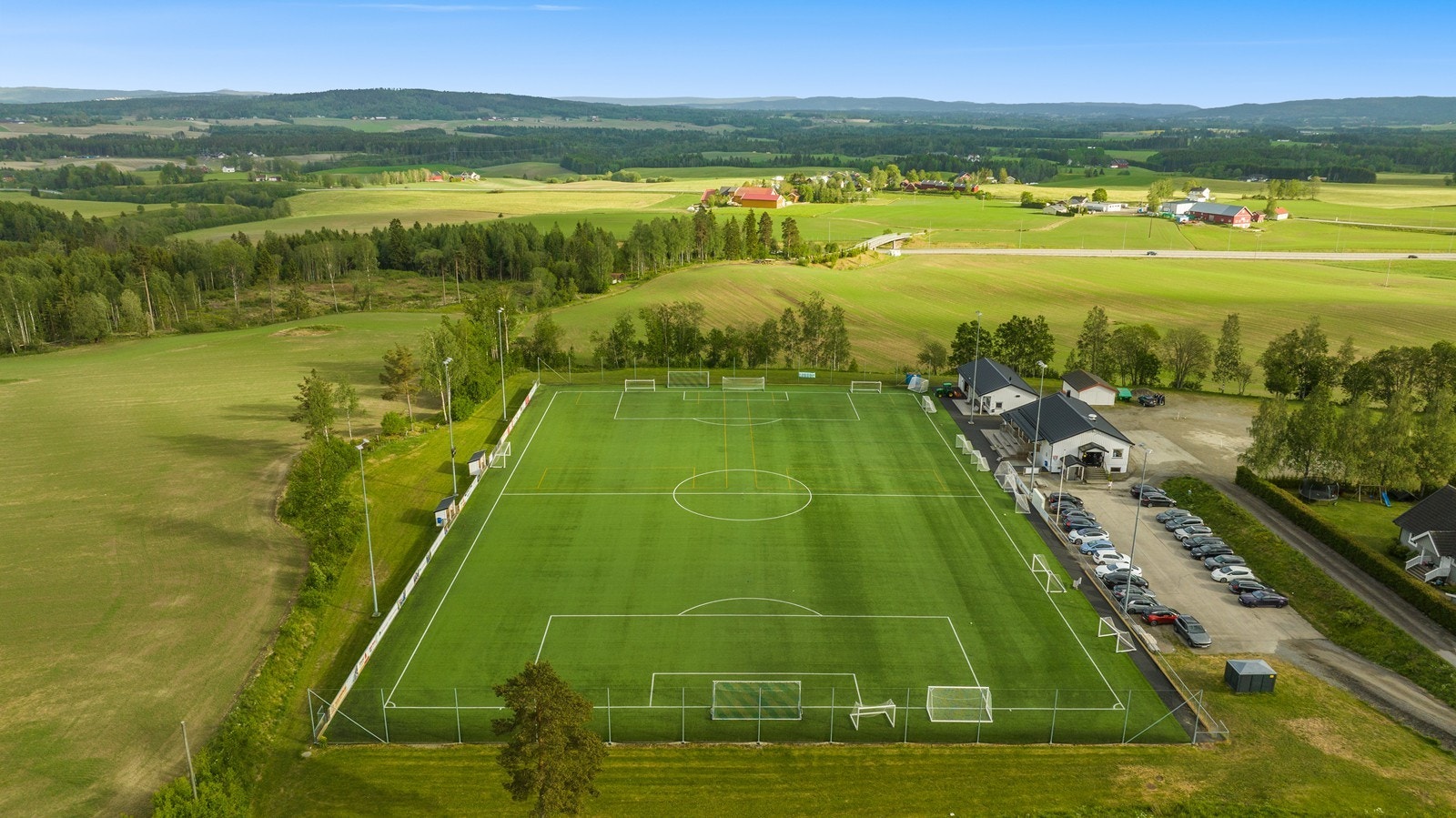 Kort vei til idrettsanlegg som Alfhallen og Borgen Balløkke, som tilbyr varierte aktiviteter. Galleribilde