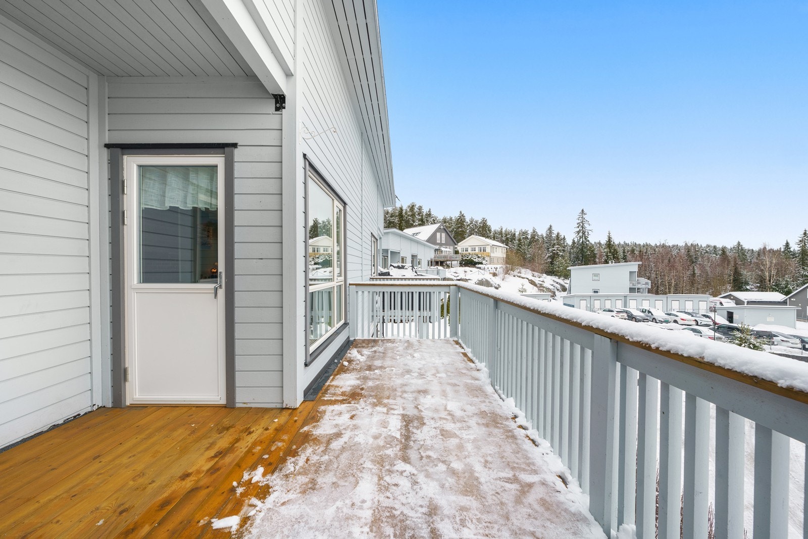Fra stuen er det utgang til en romslig balkong på 14 m². Galleribilde