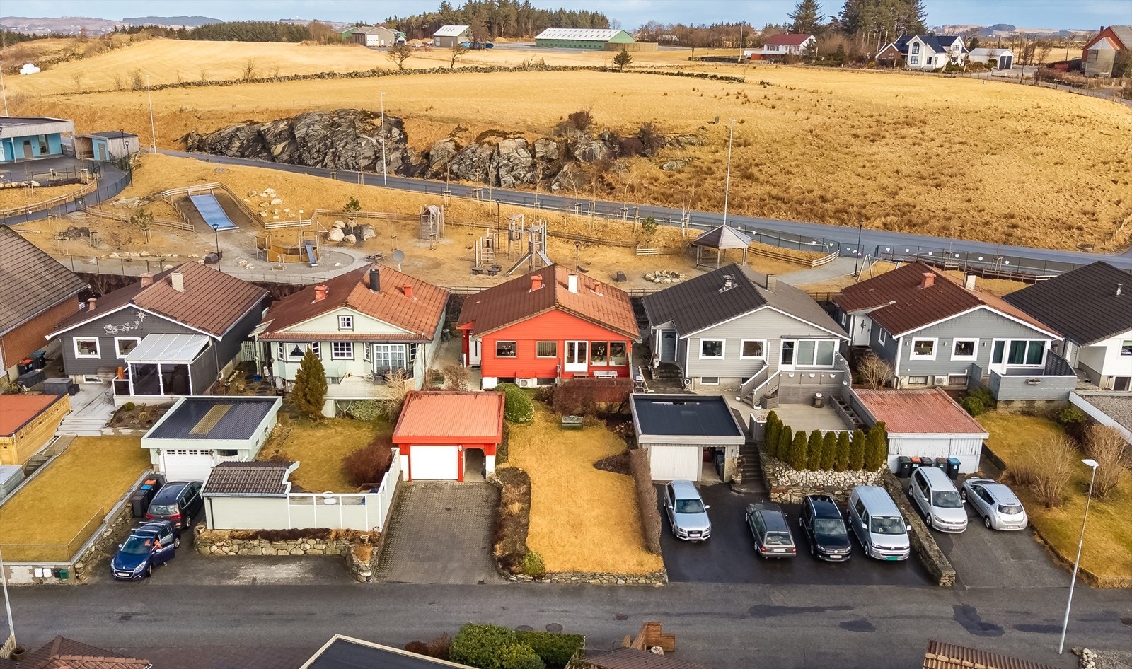 Boligen har en attraktiv og barnevennlig beliggenhet Galleribilde