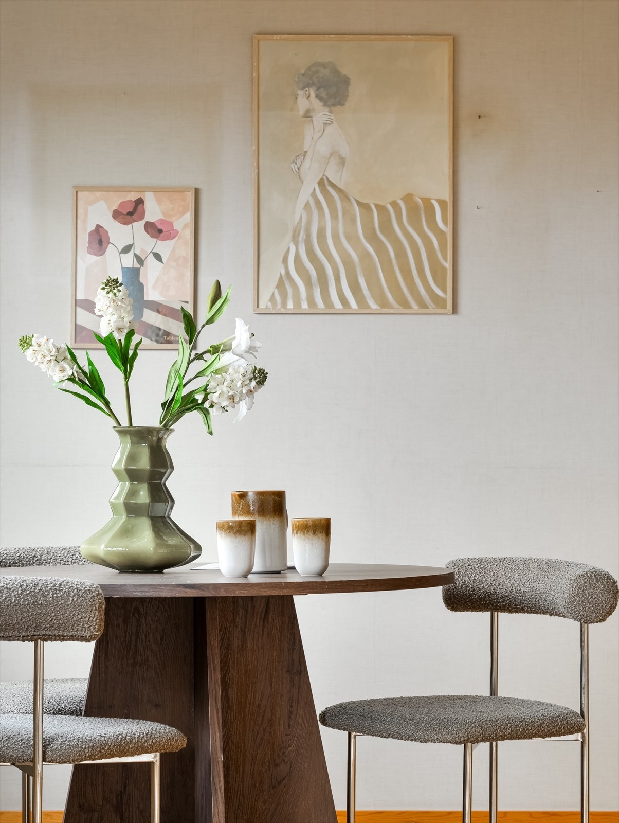 Spisestue mellom stue og kjøkken Galleribilde