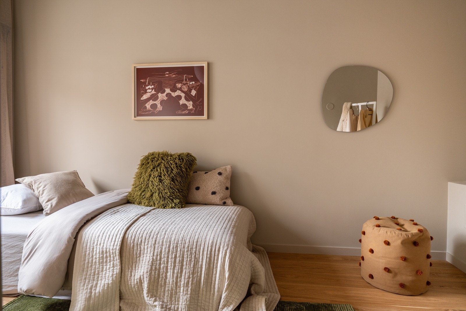 Soverommet har samme gode og moderne standard fra 2026 som resten av leiligheten. Galleribilde