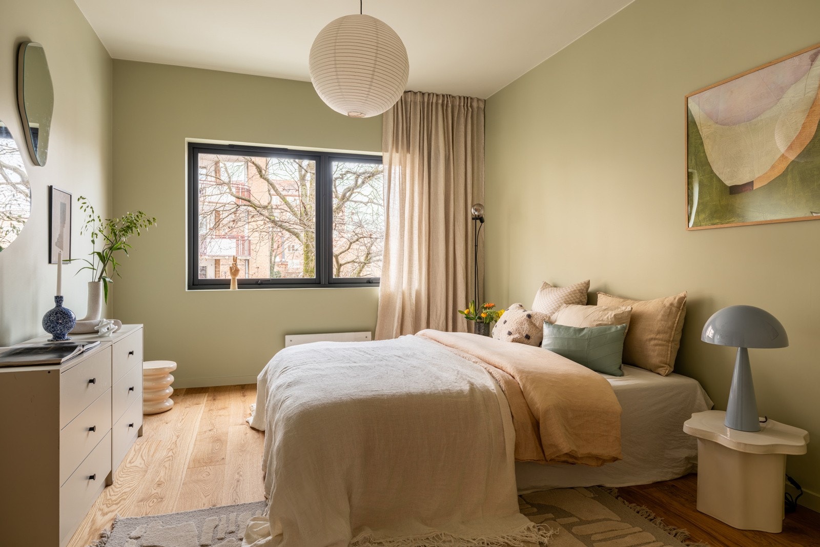 Soverom 2 er også et lyst og flott soverom av god størrelse. Galleribilde