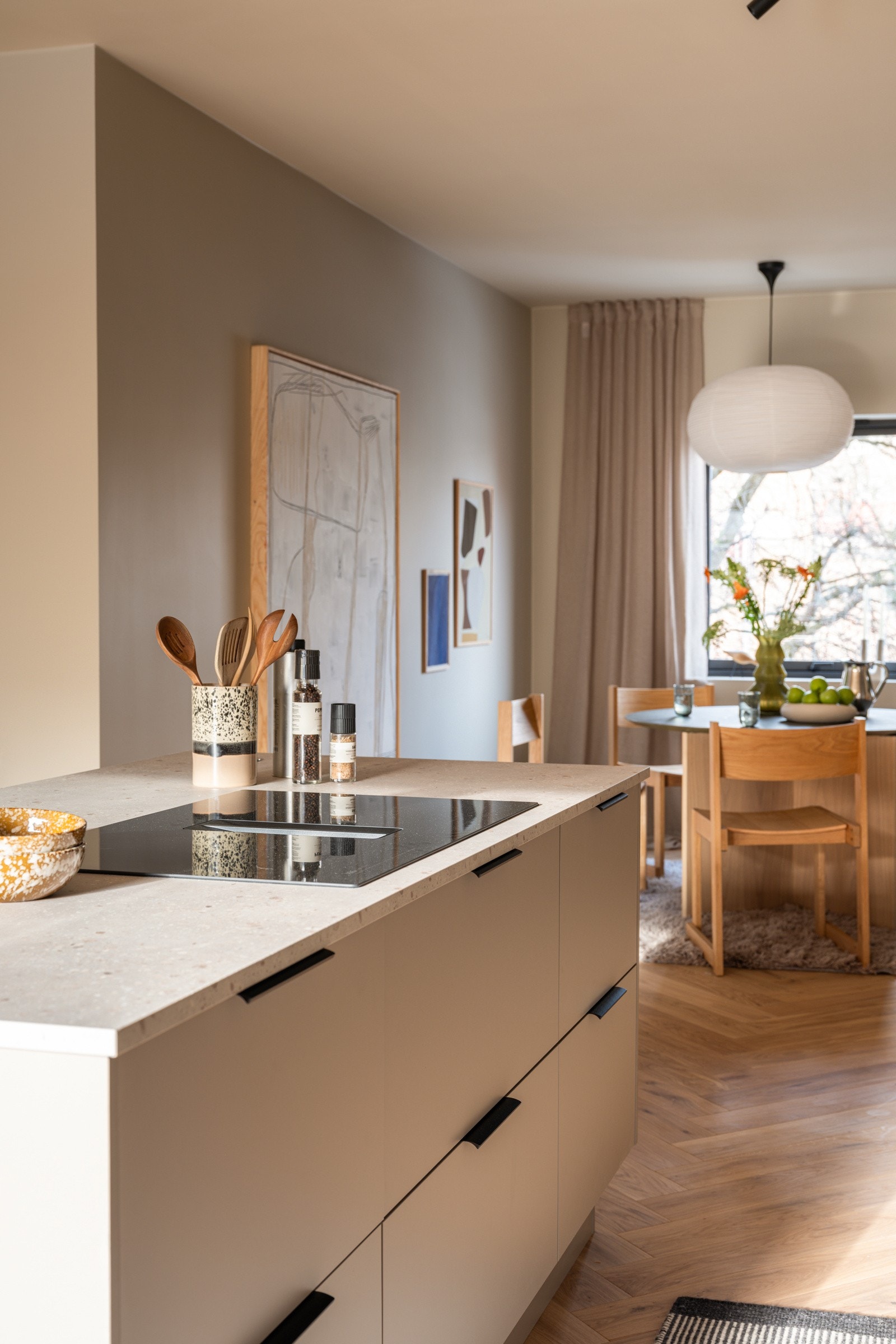 Nedfelt induksjonstopp med integrert avtrekksvifte. Galleribilde