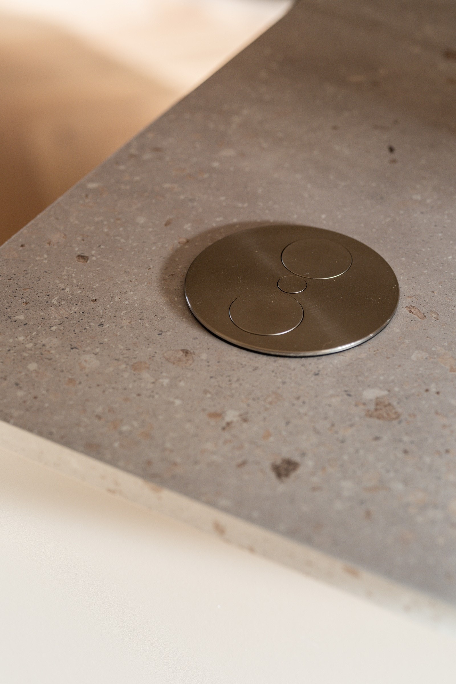 Det er også nedfelt stikkontakt i benkeplaten. Galleribilde