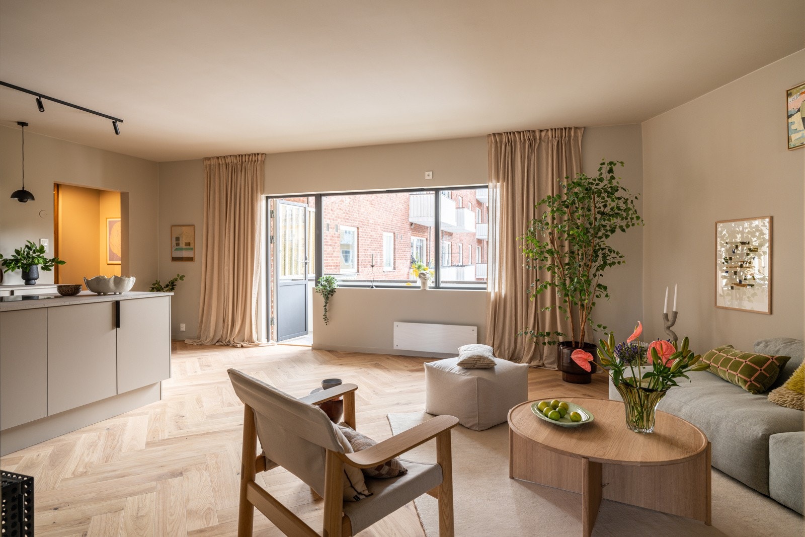 En stor, lys og skikkelig fin 3-roms leilighet som er nyoppusset i 2026. Galleribilde