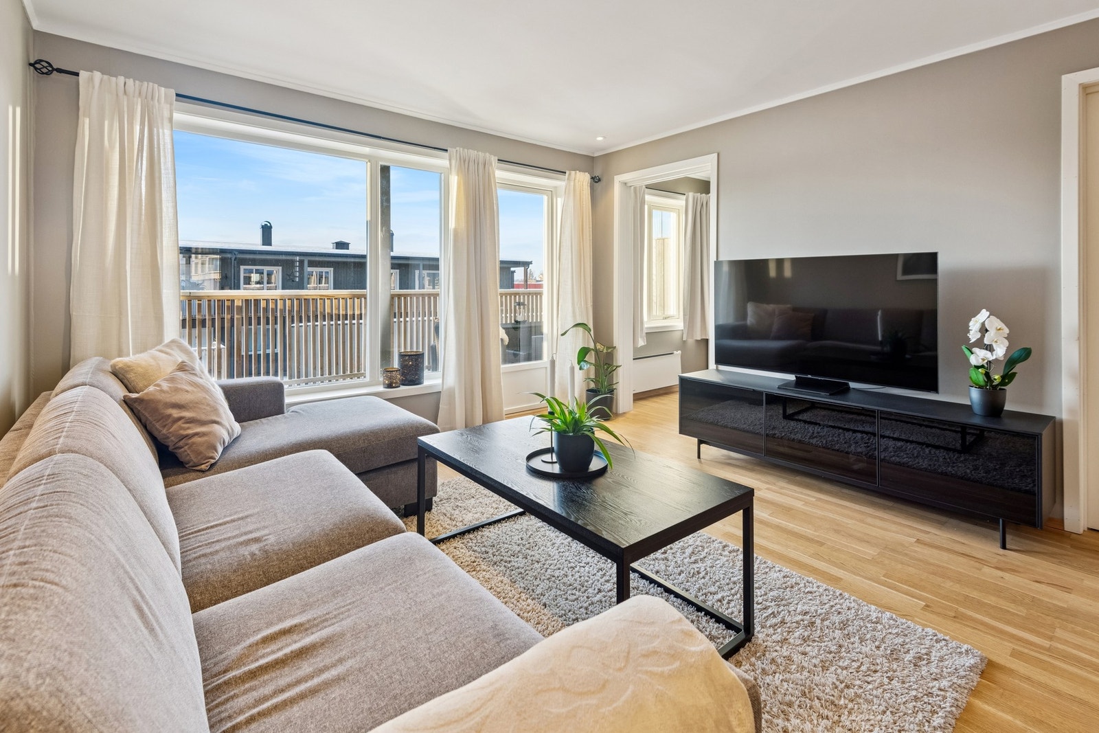 Fra stuen har man enkel adkomst til privat veranda. Galleribilde