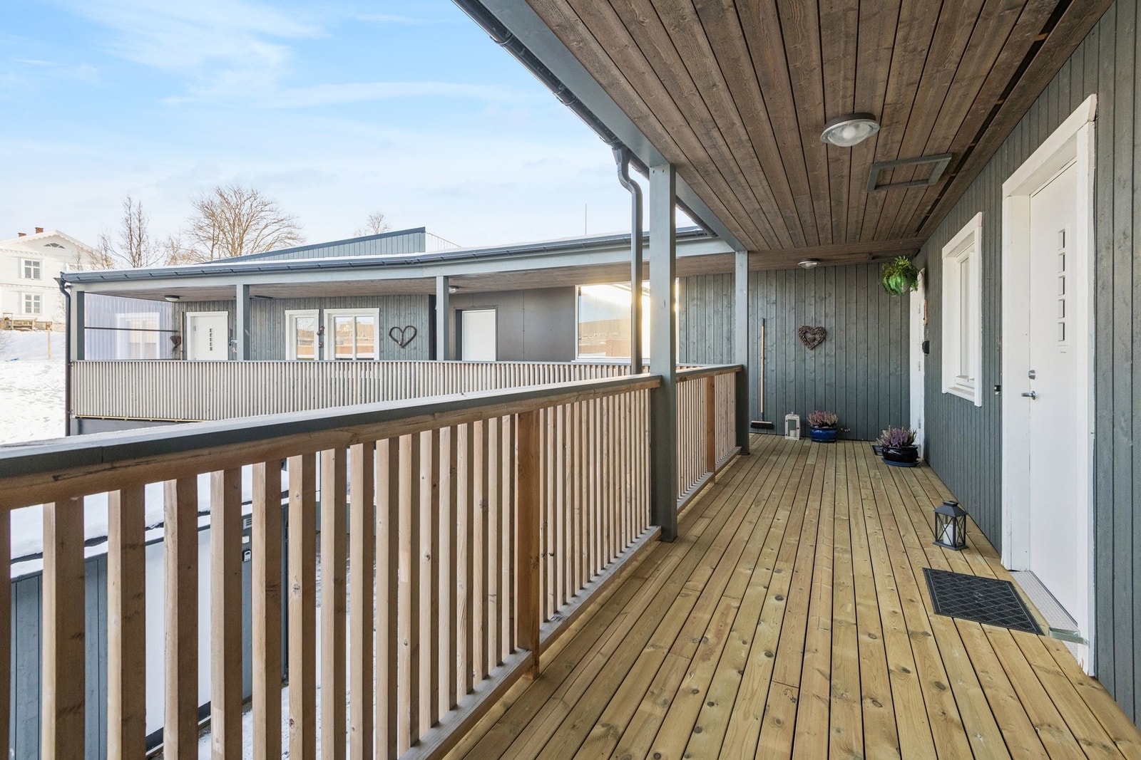 Inngangsparti. Det er heis i bygget Galleribilde