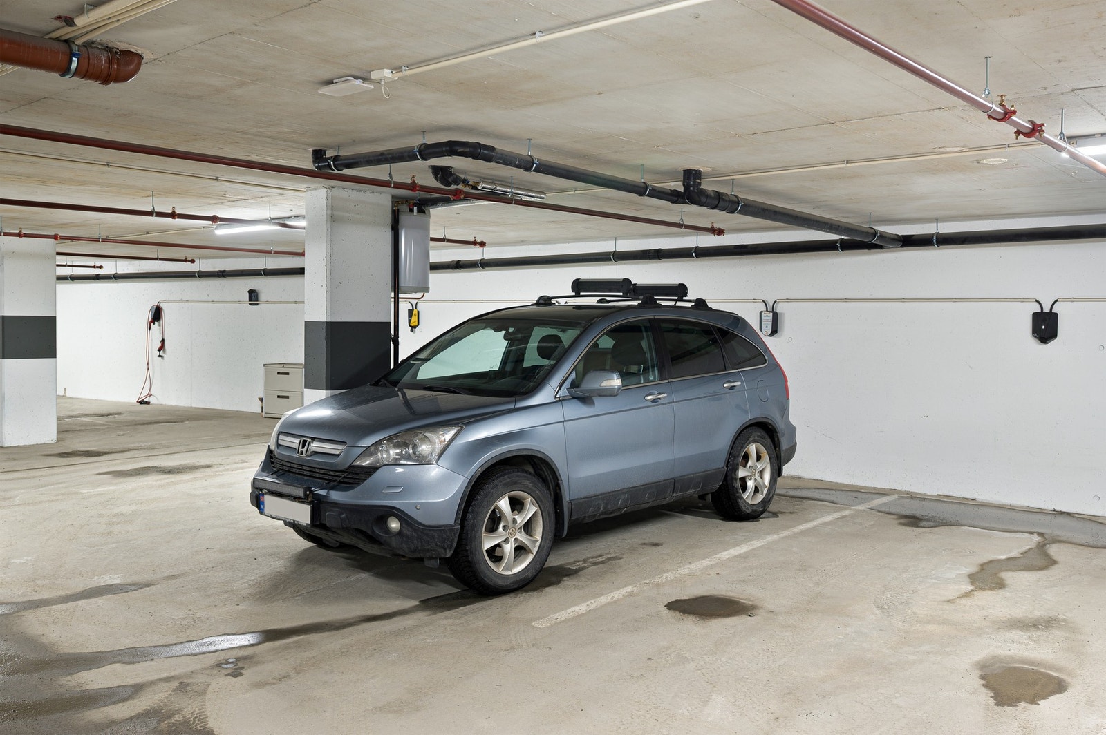 Med leiligheten medfølger det 1 stk parkeringsplass. Det er lagt til rette for elbillading på samtlige parkeringsplasser. Galleribilde