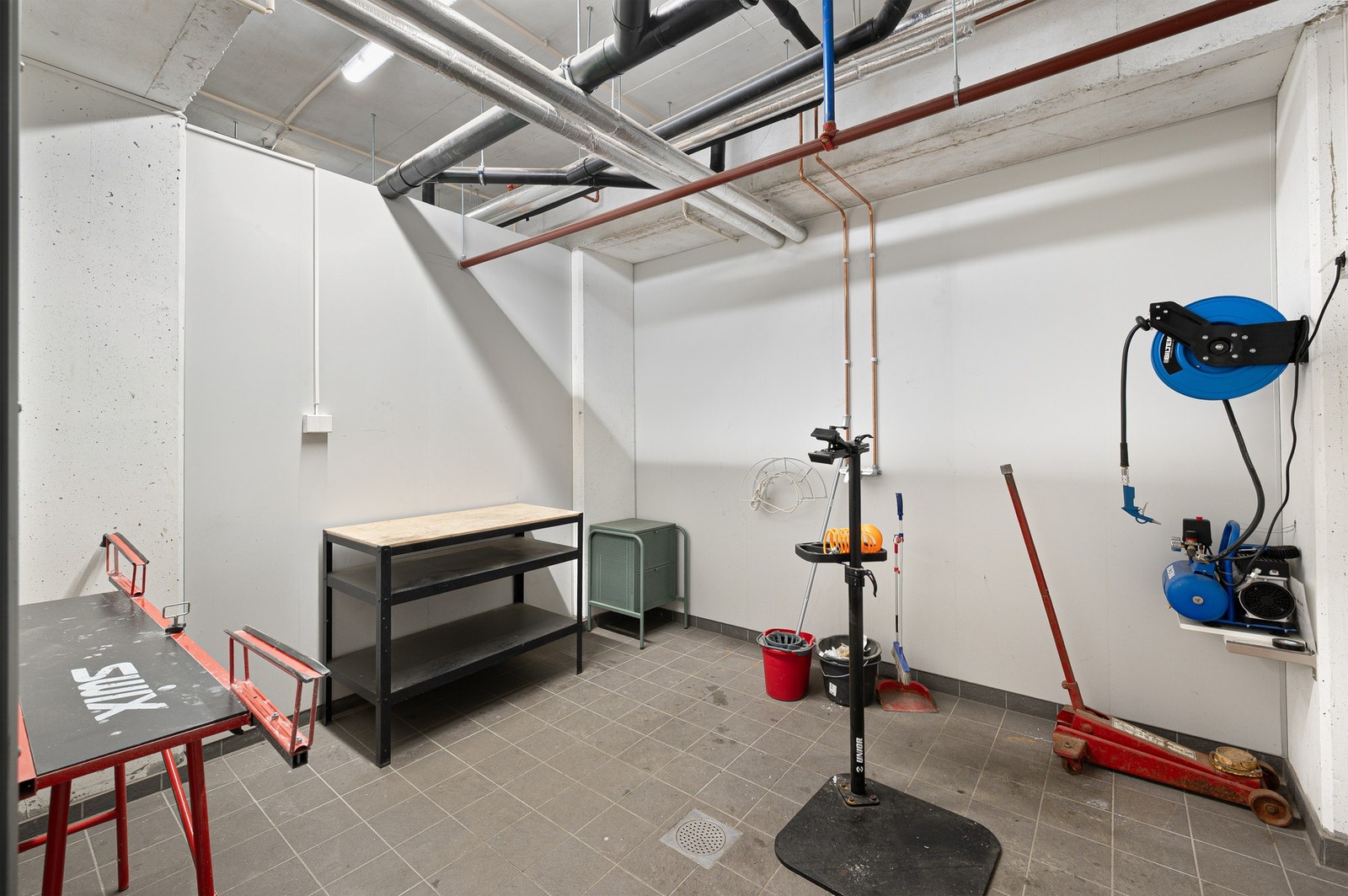 ..samt sykkelverksted/smørebod. Galleribilde