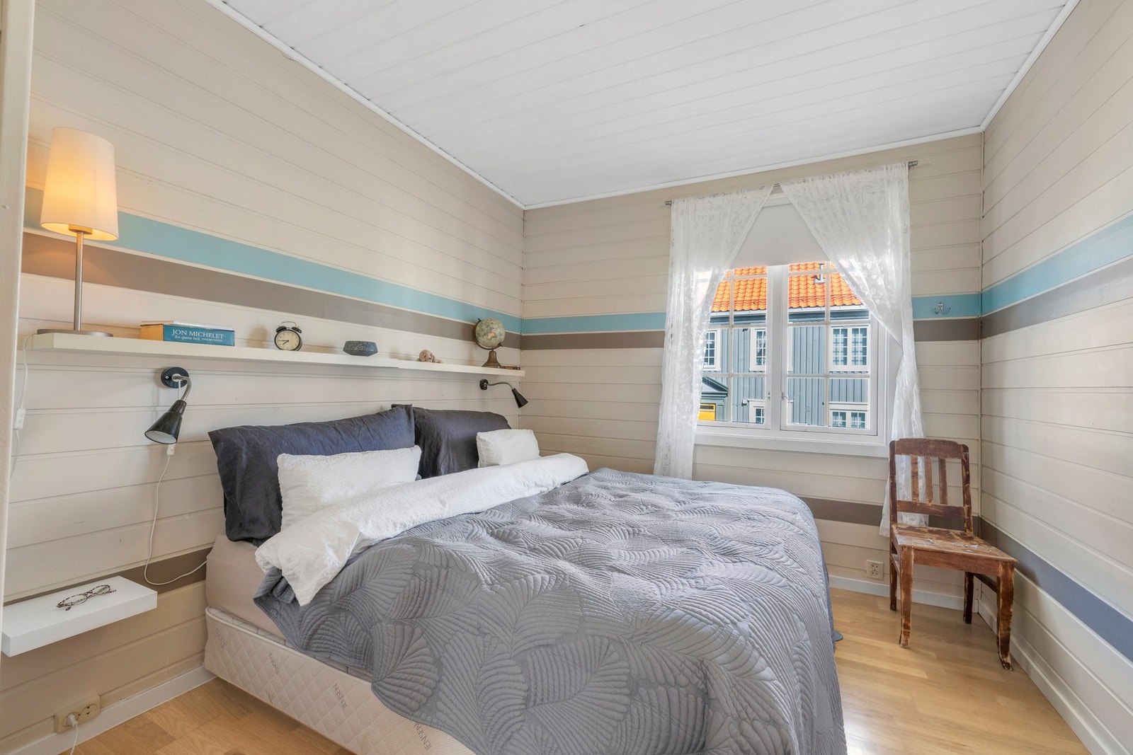 Hovedsoverommet er på hele 11 kvm. God plass til dobbeltseng og garderobeskap. Galleribilde