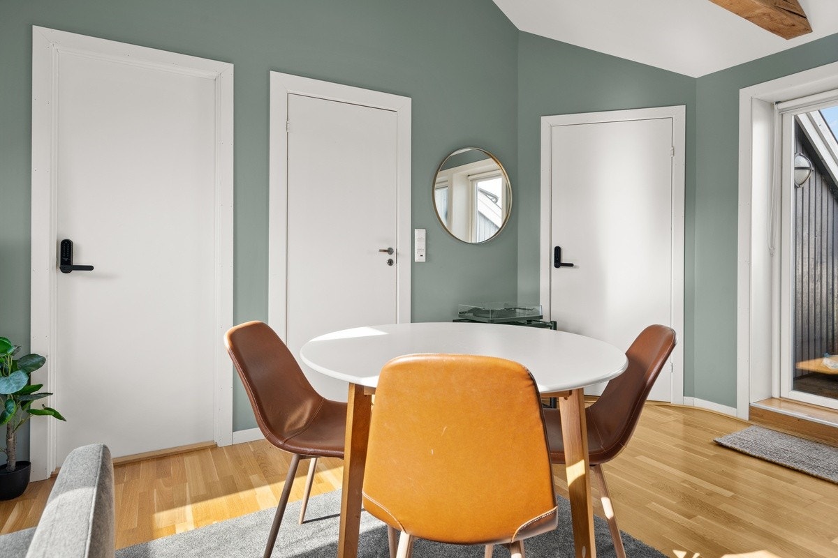 Det er koselig sittegruppe i leiligheten Galleribilde