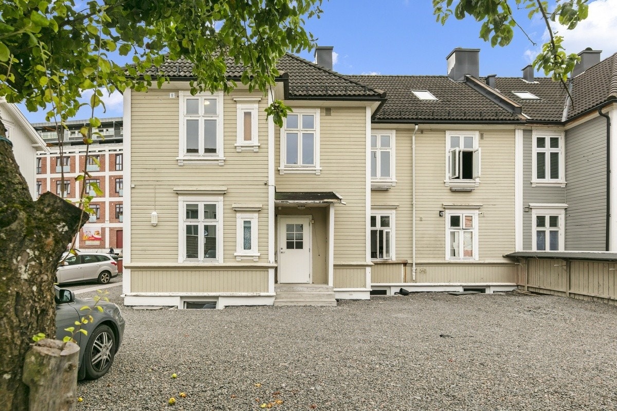 Fasade, rundt eiendommen er det parkeringsmuligheter Galleribilde