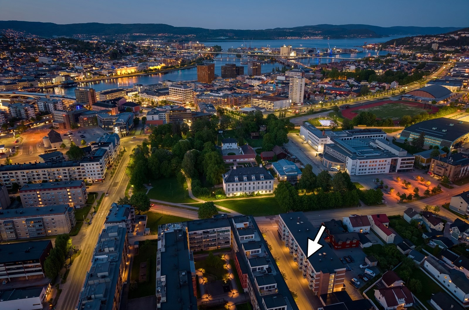 Her bor du i sentrale omgivelser med nærhet til "alt" du måtte trenge i hverdagen Galleribilde