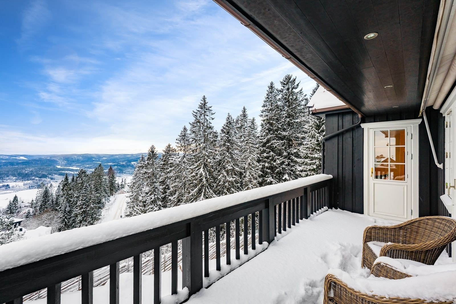 Fra soverom 2, 3 og 4 er det utgang til balkong på ca. 11 m2 Galleribilde