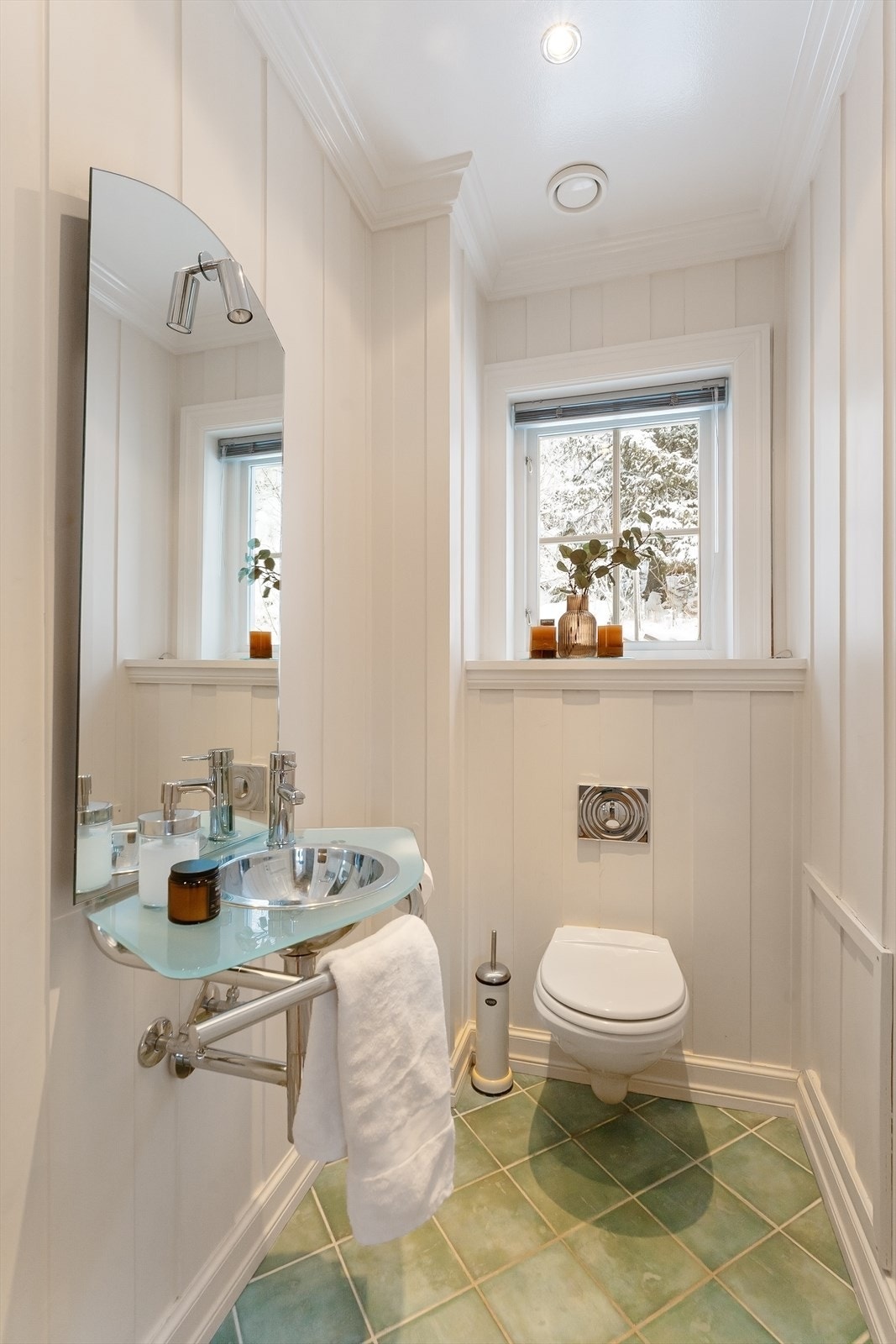 Separat toalettrom i 1.etasje Galleribilde