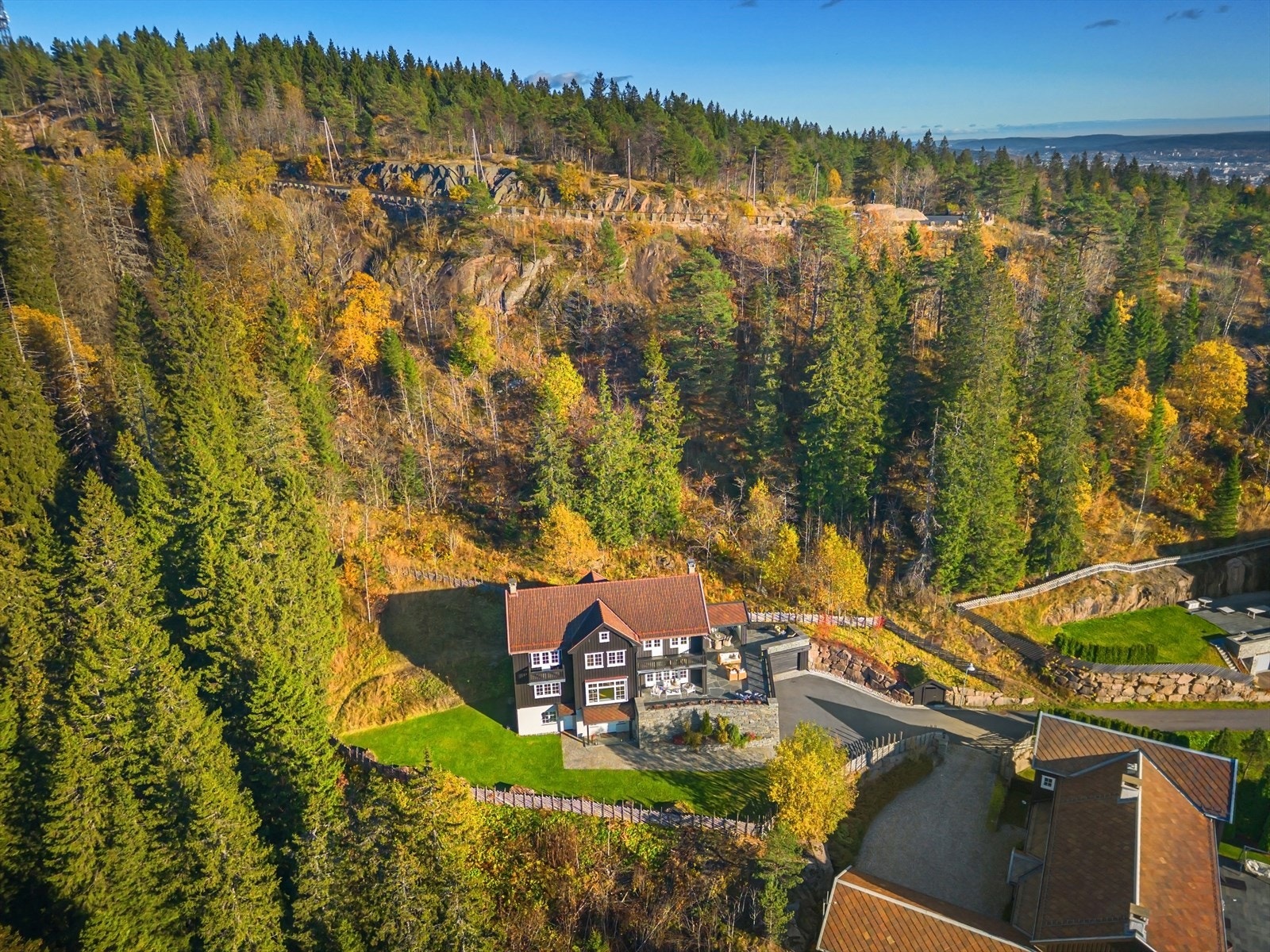 Det er gangavstand til Voksenlia T-banestasjon (Frognerseterbanen) Galleribilde