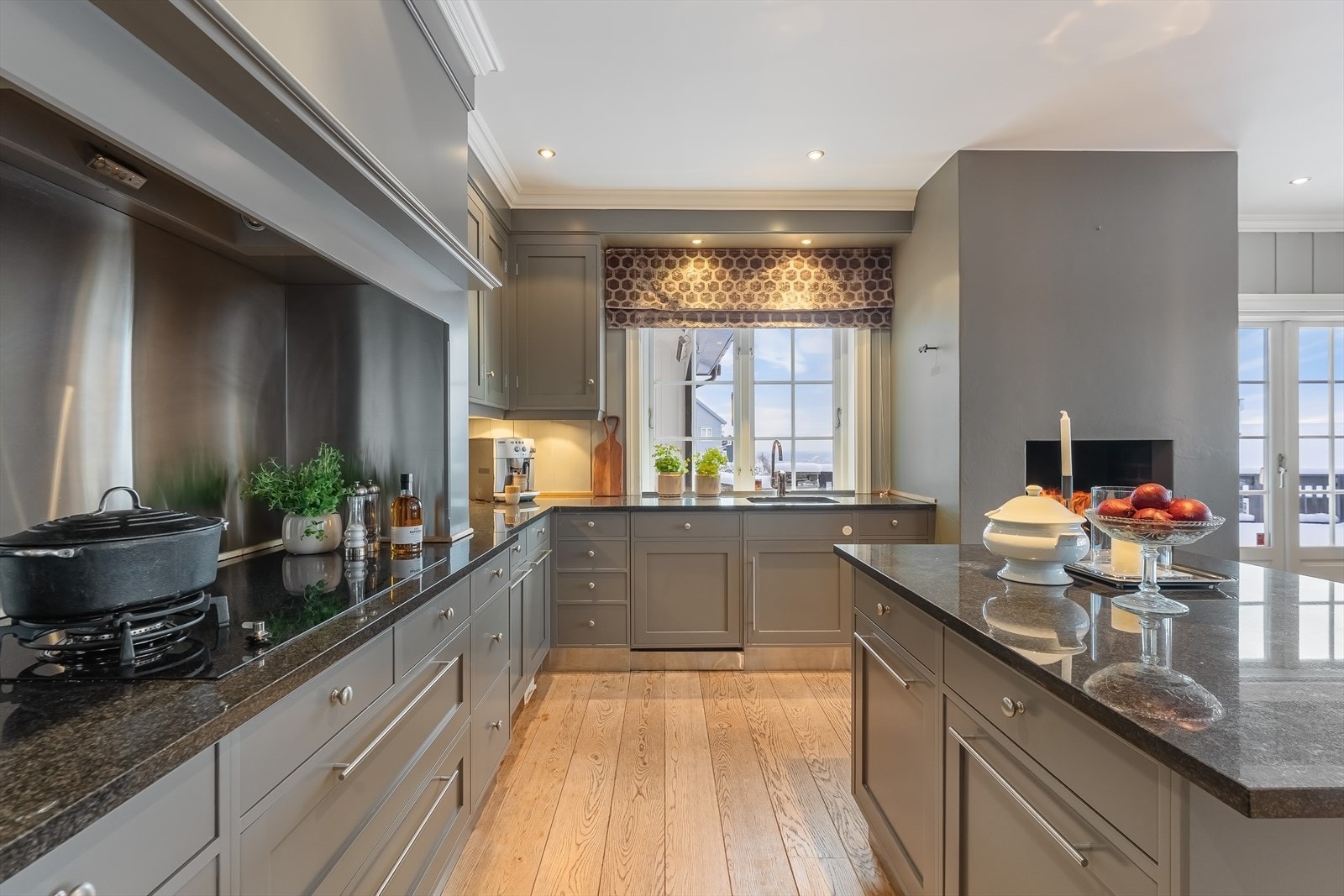 Kjøkkenventilator med avtrekk ut Galleribilde