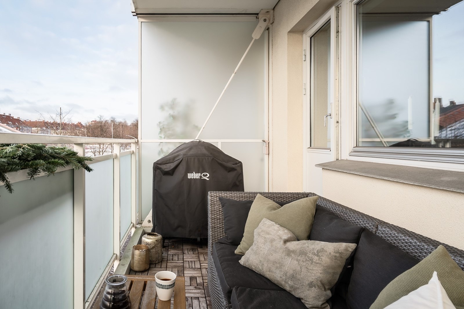 Nordvestvendt balkong på ca. 7 m². Det er tillatt med gass- og elektrisk grill. Galleribilde