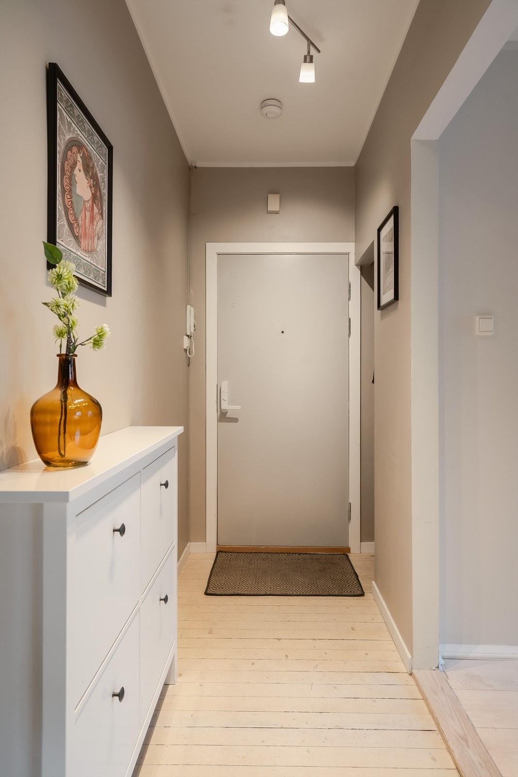 Entré. Galleribilde