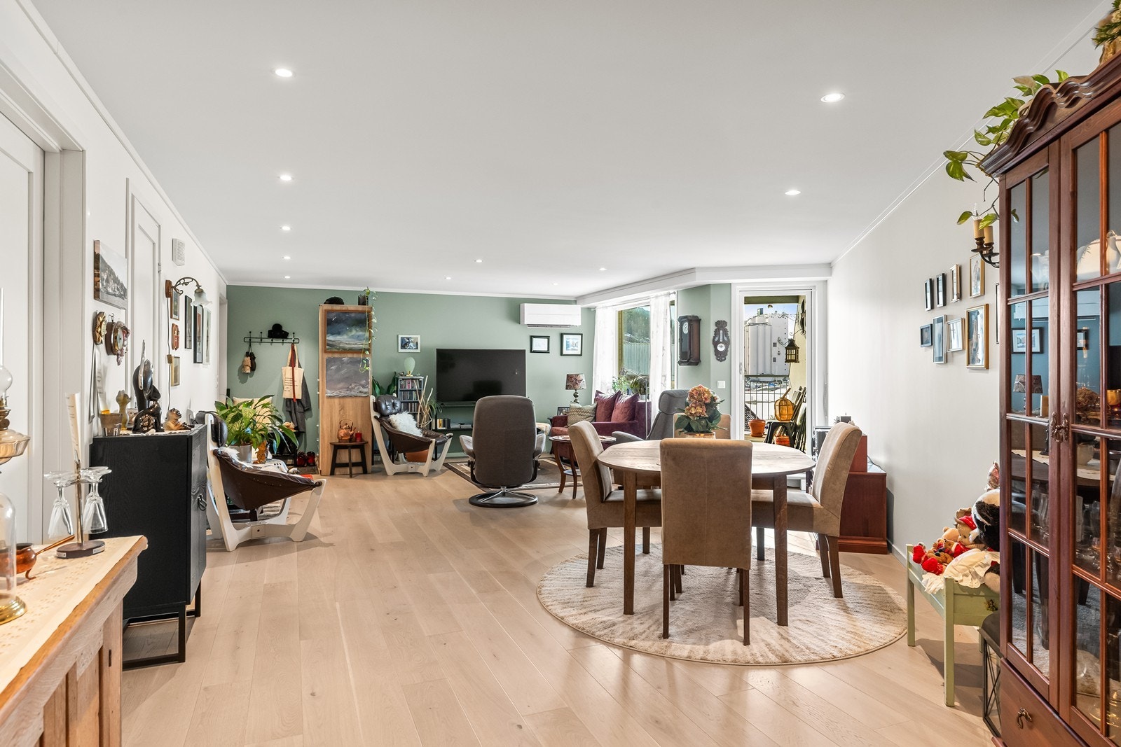 Stue/spisestue. Galleribilde