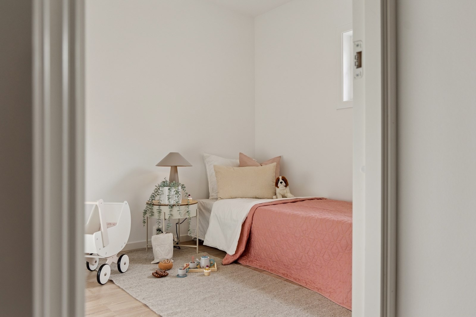 Soverom innredet som barnerom. Galleribilde