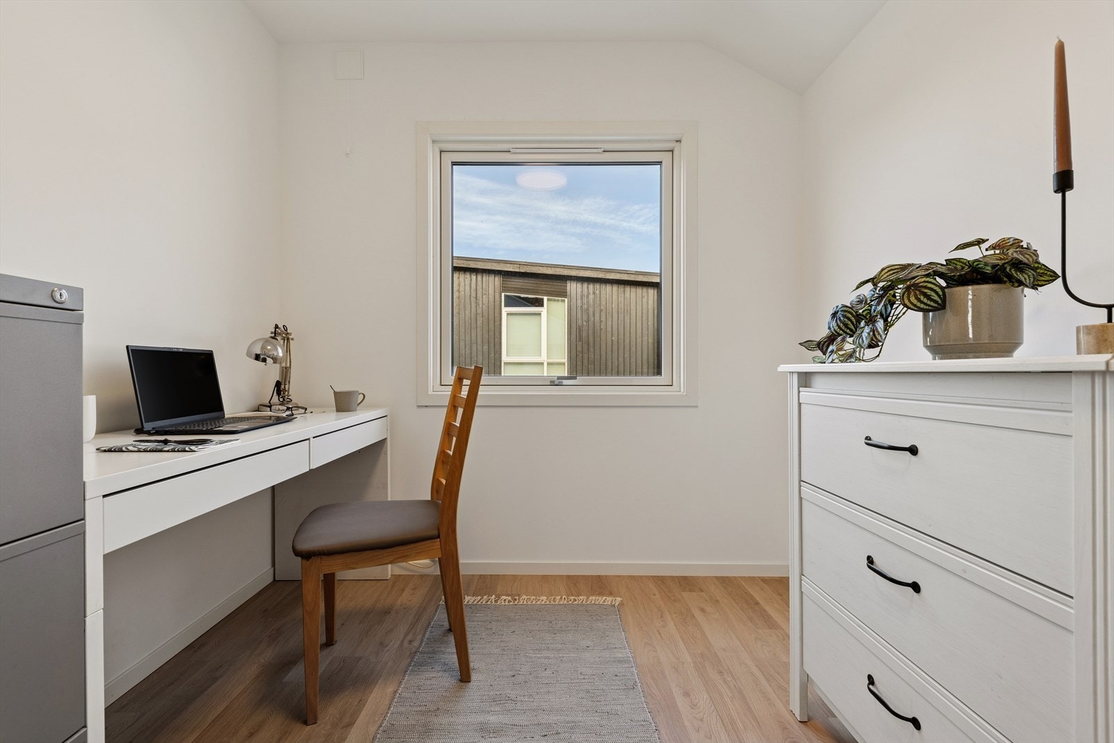 Dette soverommet er i dag benyttet som kontor. Galleribilde