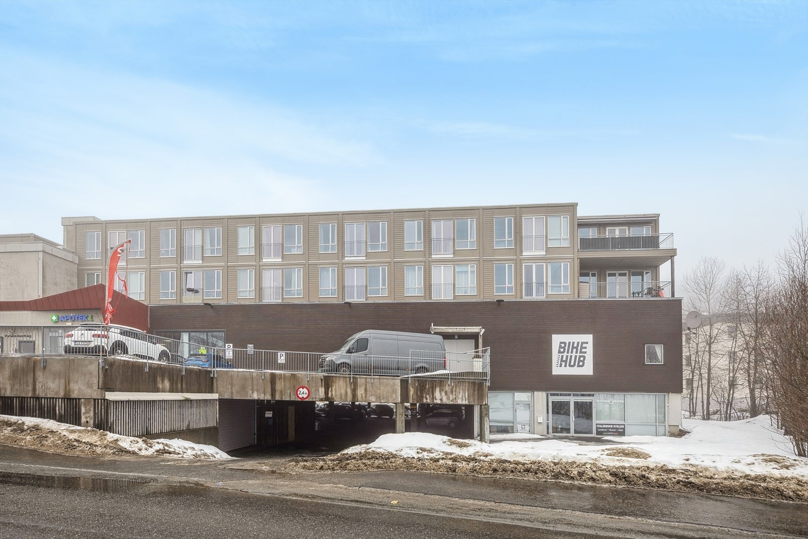 Med dagligvare og apotek i bygget er servicetilbudene lett tilgjengelige. Galleribilde