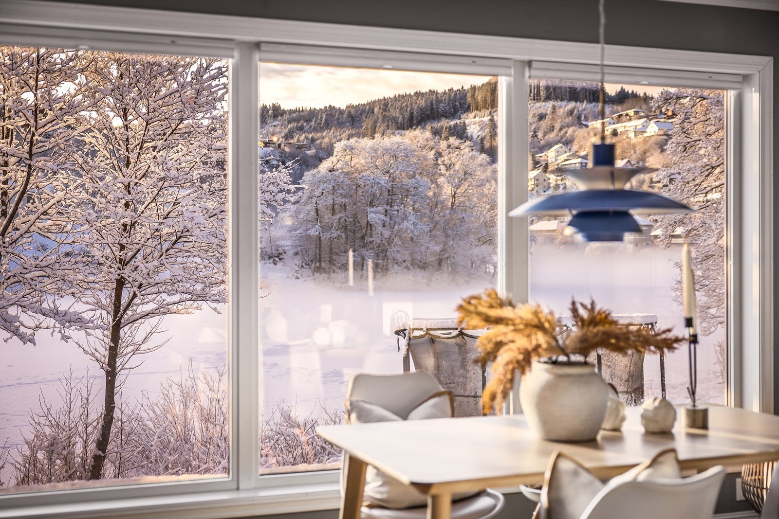 Her får man en sjelden kombinasjon av sentral beliggenhet og fredelig atmosfære - en liten oase med nærhet til alt man trenger i hverdagen. Galleribilde