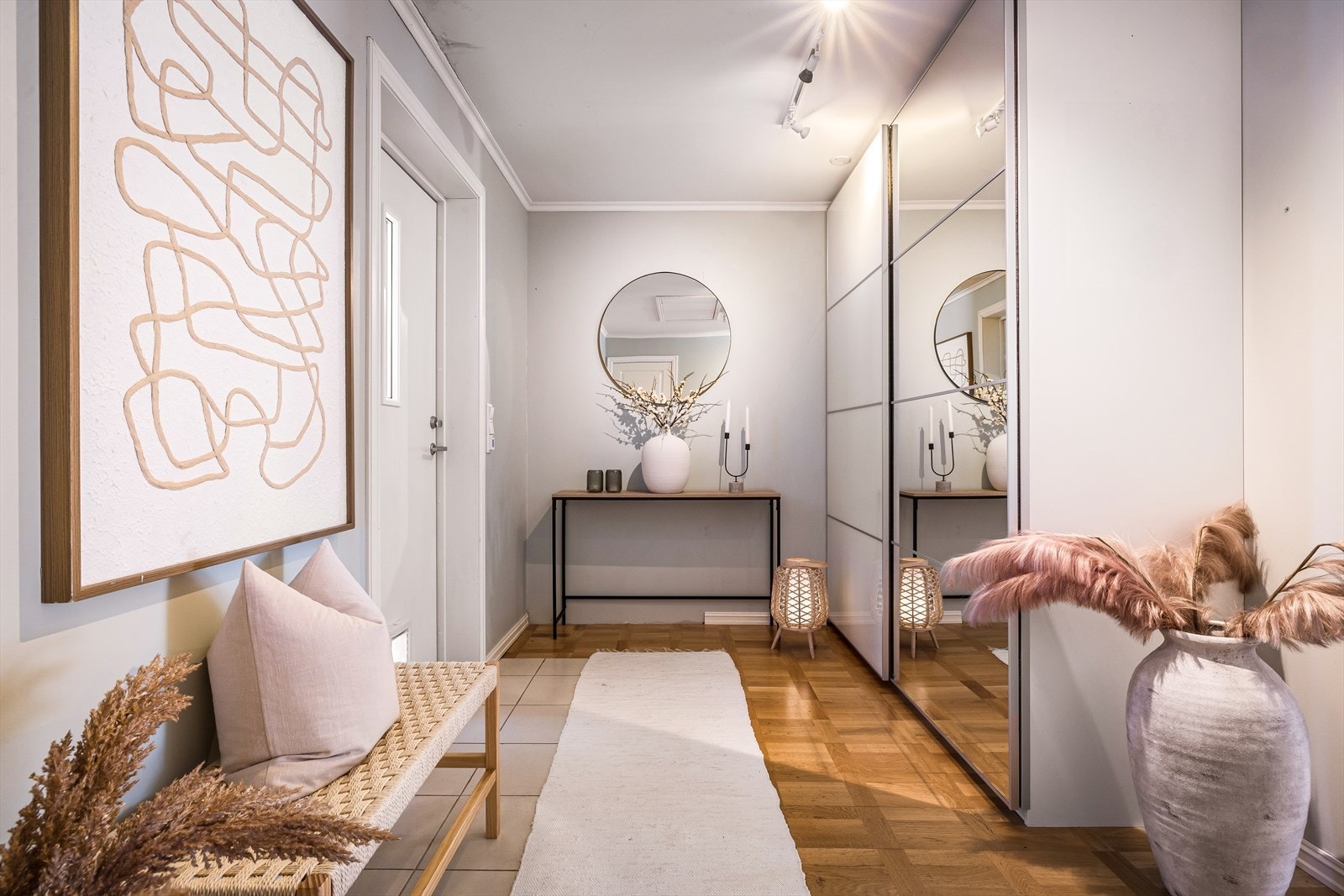 God garderobeløsning i gangen. Galleribilde