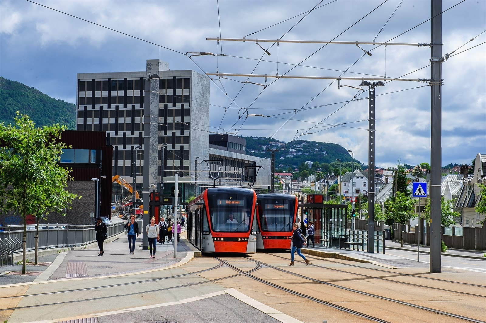 Bybanen tar deg til sentrum, Flesland eller via linje 2 til Fyllingsdalen. Galleribilde
