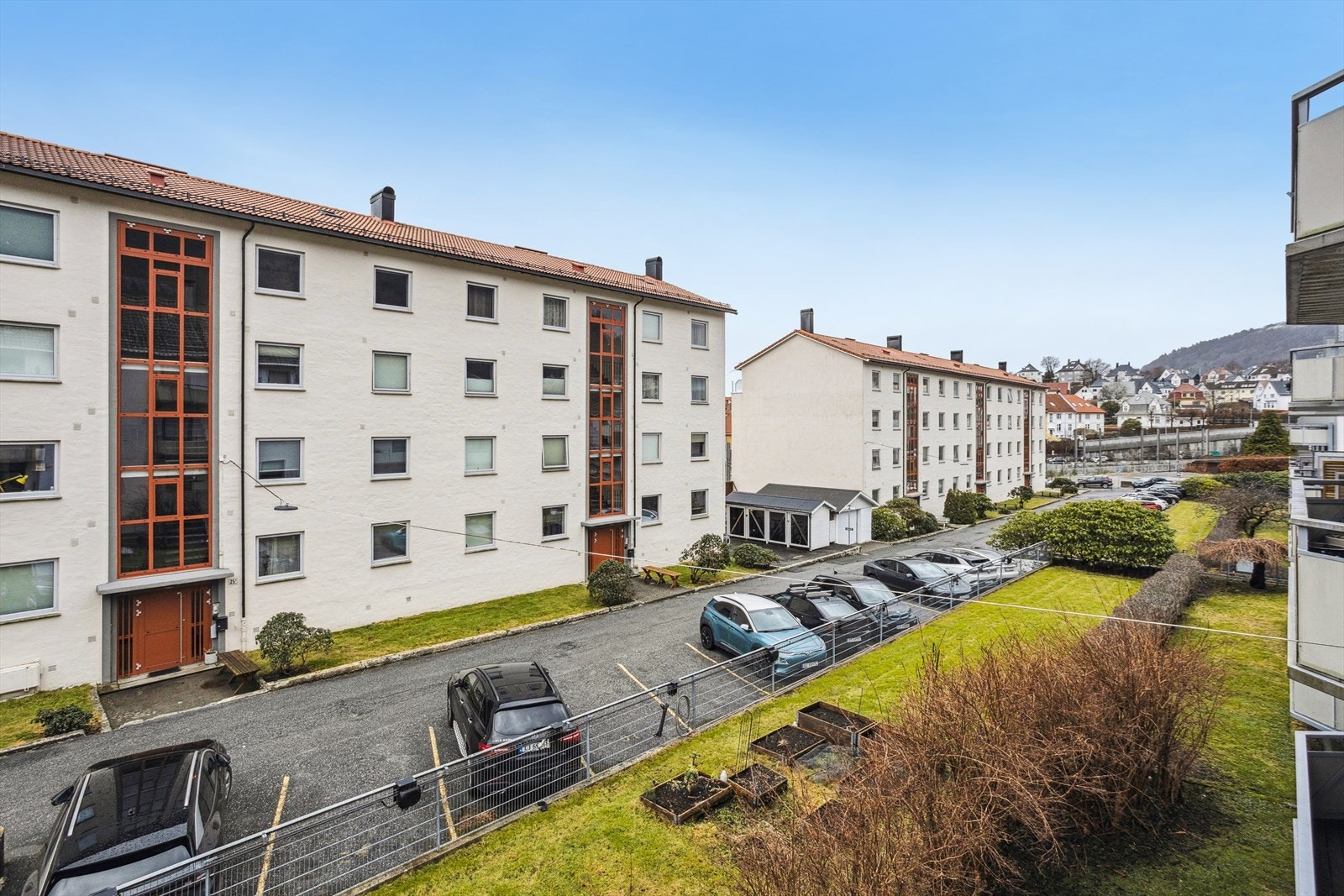 Parkeringsmuligheter i borettslaget- tildeles etter søknad. Ellers soneparkering, Sone nr. 26. Galleribilde