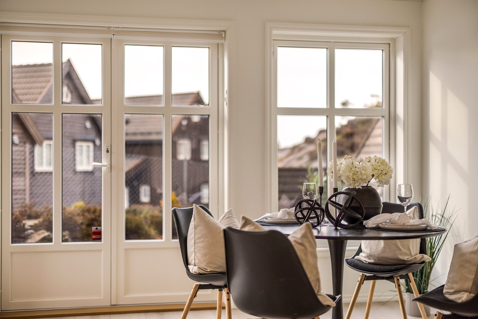 Utgang til terrasse i front fra stue Galleribilde