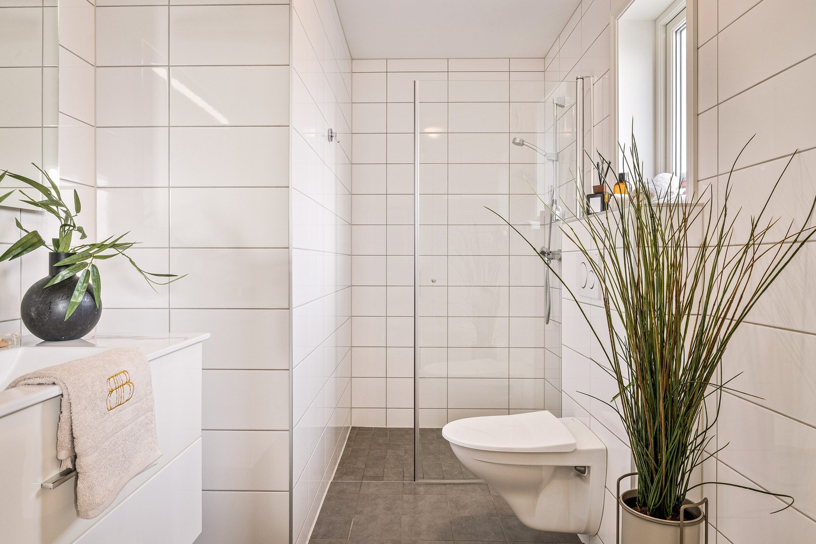 Badet er helfliset og er på 5 kvm. Varmekabler i gulv Galleribilde