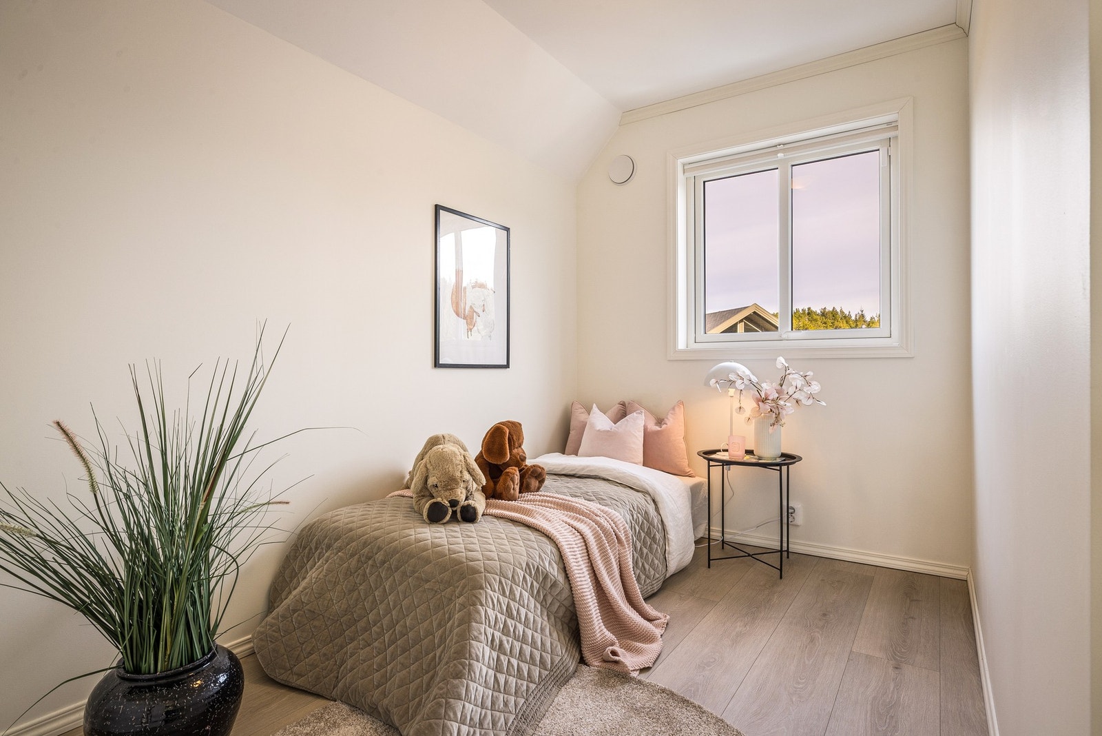 Soverom nr 3 ligger også i 2.etasje og er 6,4 kvm Galleribilde