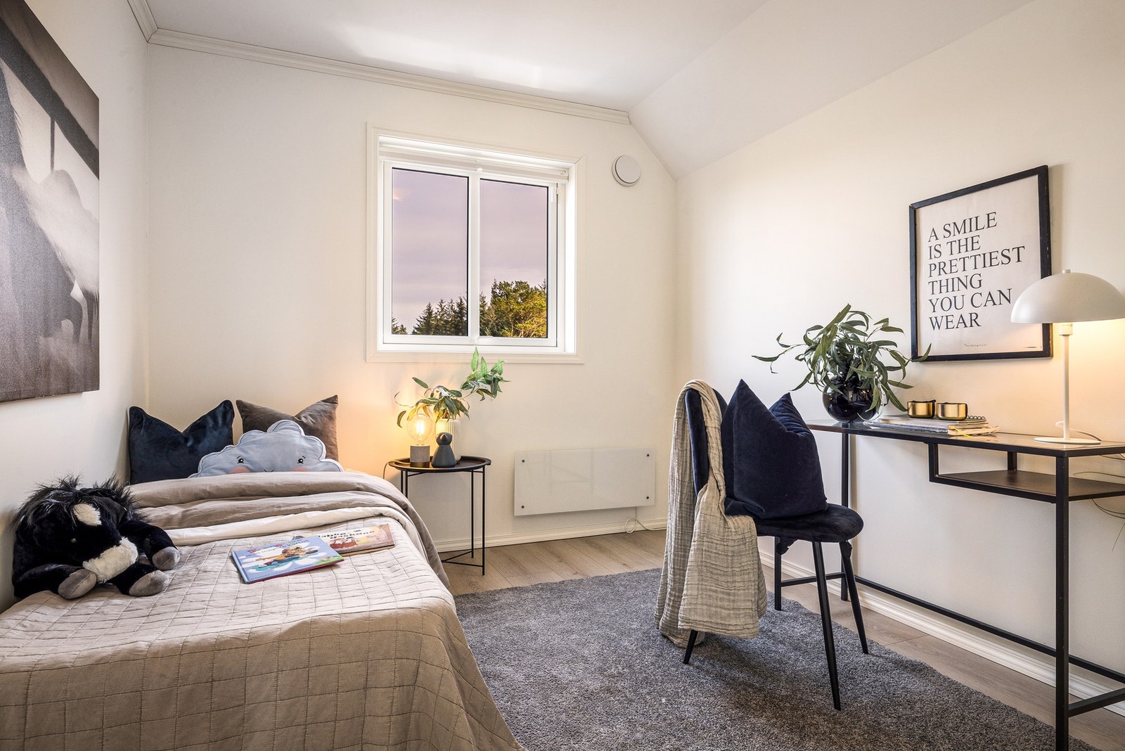 Soverom nr 2 ligger i 2.etasje og er på 8,6 kvm Galleribilde