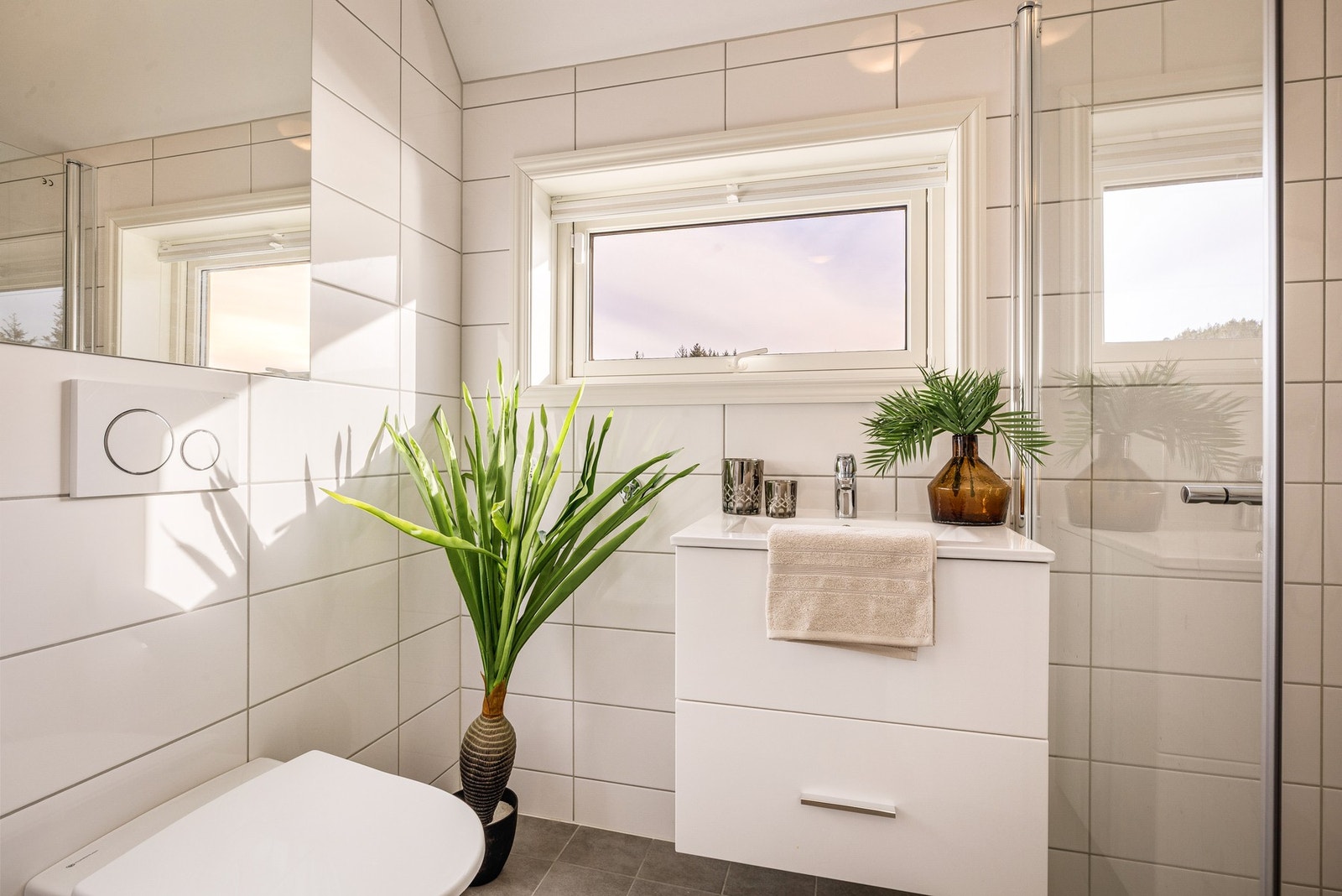 Varmekabler i flislagt gulv Galleribilde