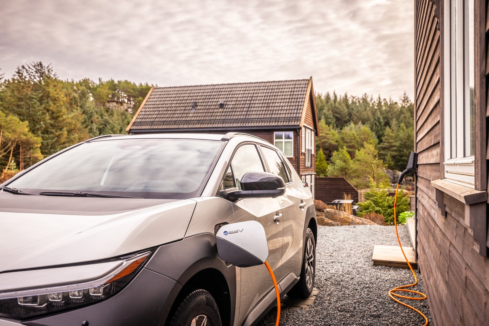 Her er det montert EL-lader som medfølger hytten Galleribilde