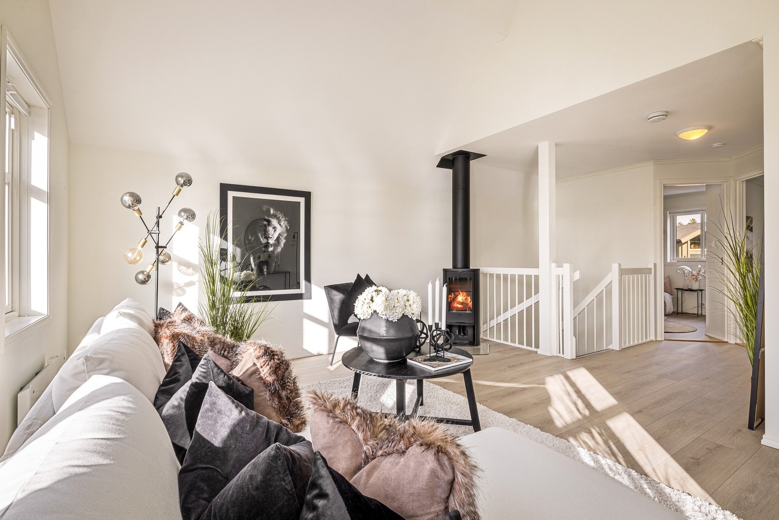 Flott peisovn som gir god varme en kald vinterdag Galleribilde