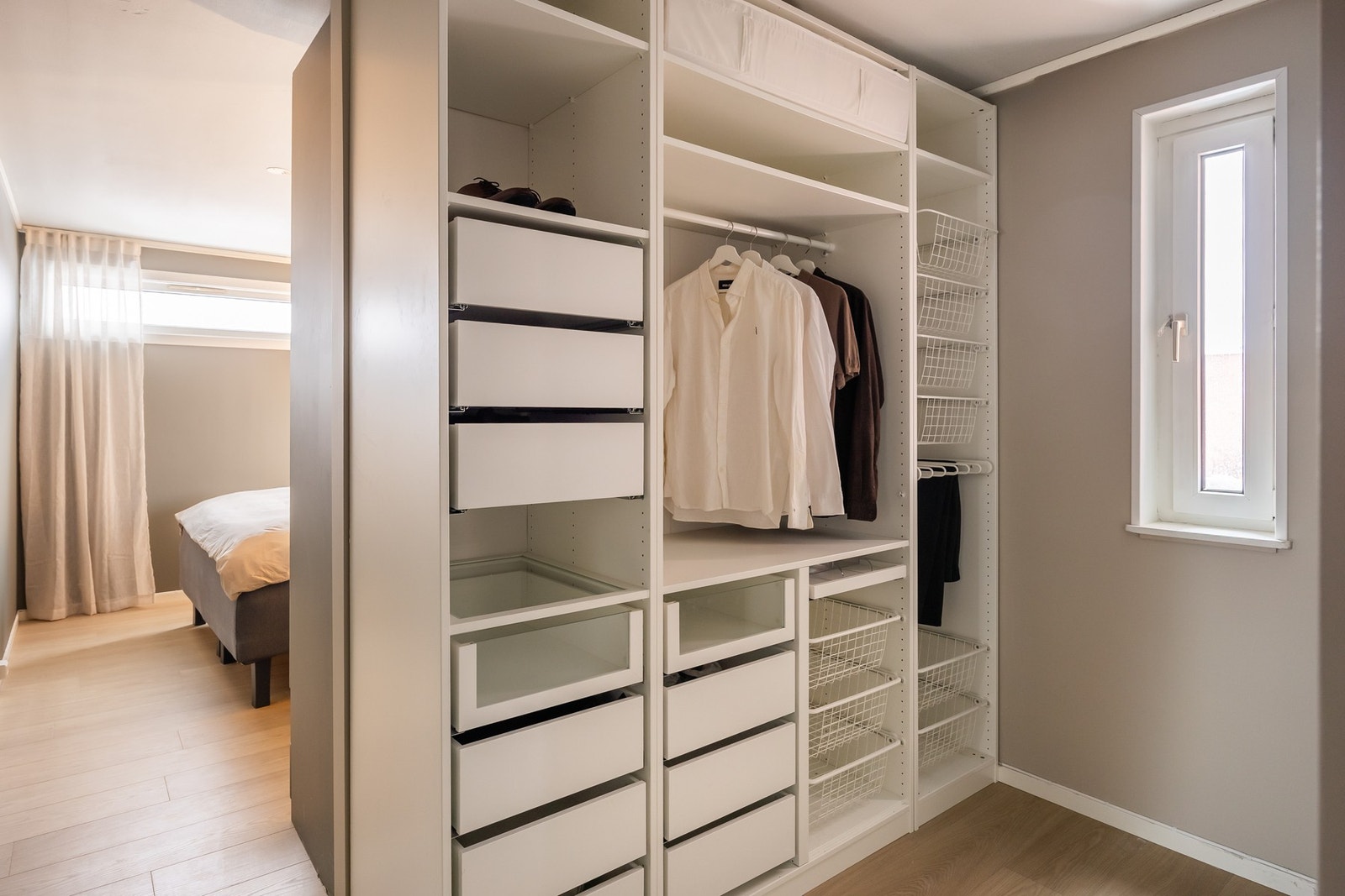 Separat garderobe, tilhørende hovedsoverommet Galleribilde