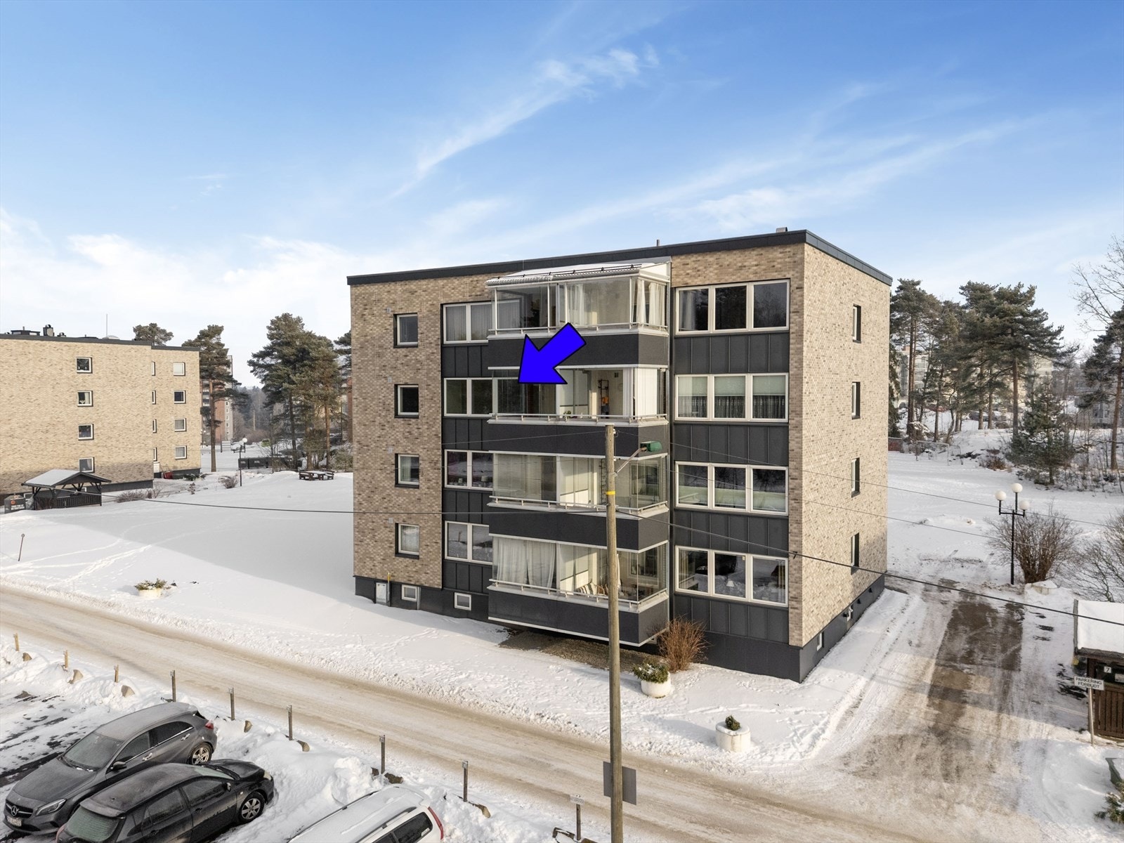 Fra boligen er det gangavstand til Kverndammen og Kongerød barnehage, samt Klyve barneskole og Kongerød ungdomsskole, samt til bussforbindelser fra Hulkavegen. Galleribilde