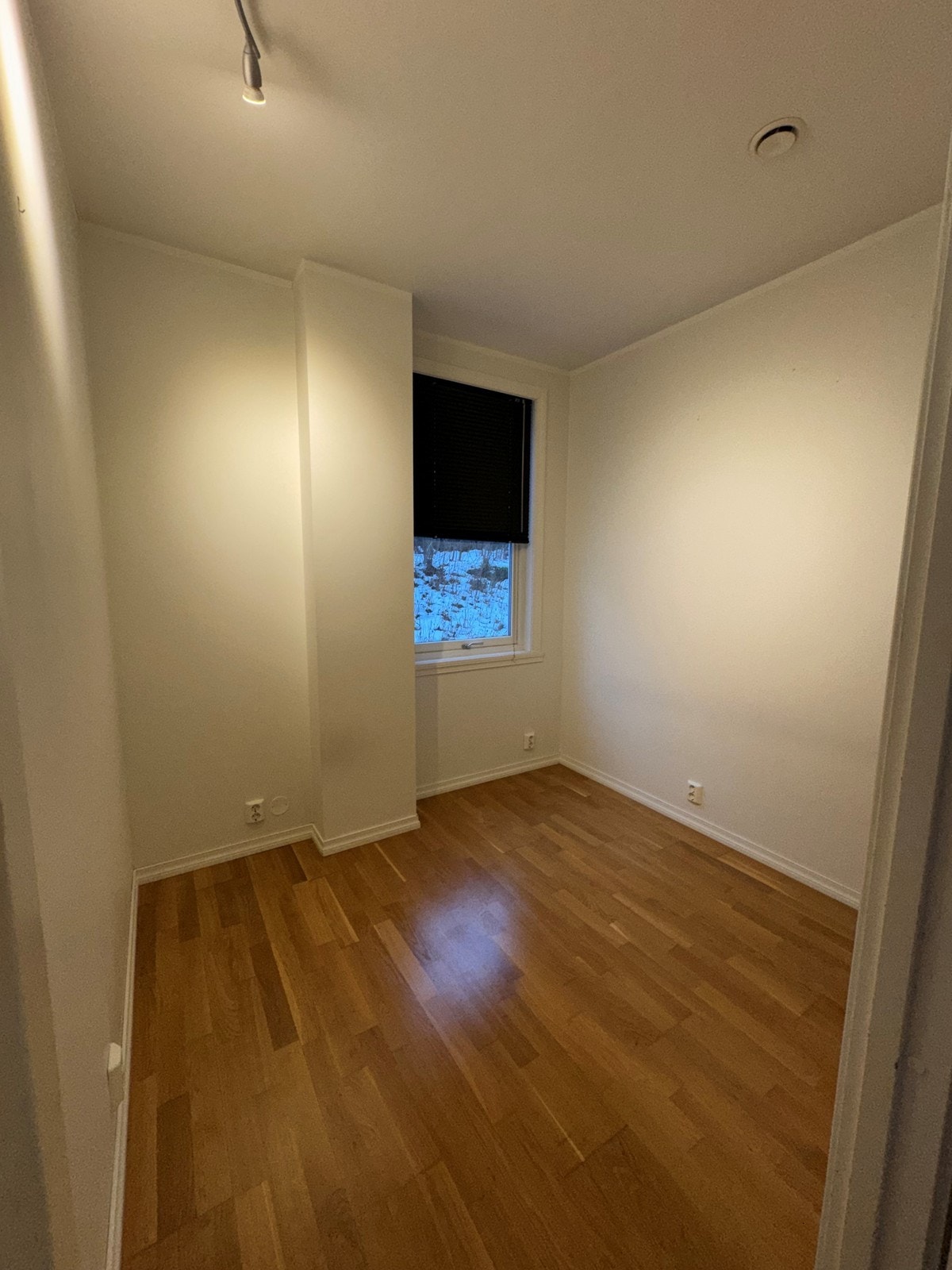 Soverom 2 med plass til seng og ønsket møblement. Galleribilde