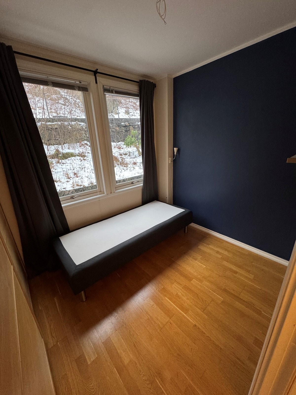 Leiligheten kan skilte med to soverom. Vender ut mot rolig uteområde. Galleribilde